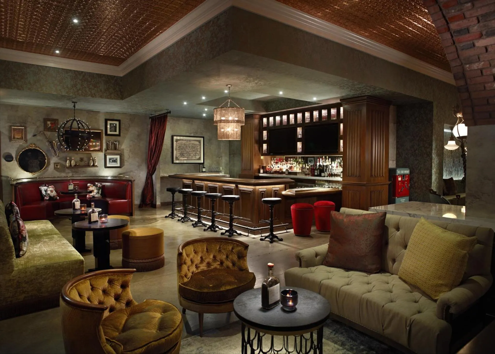 Lounge or bar in Omni Louisville Hotel