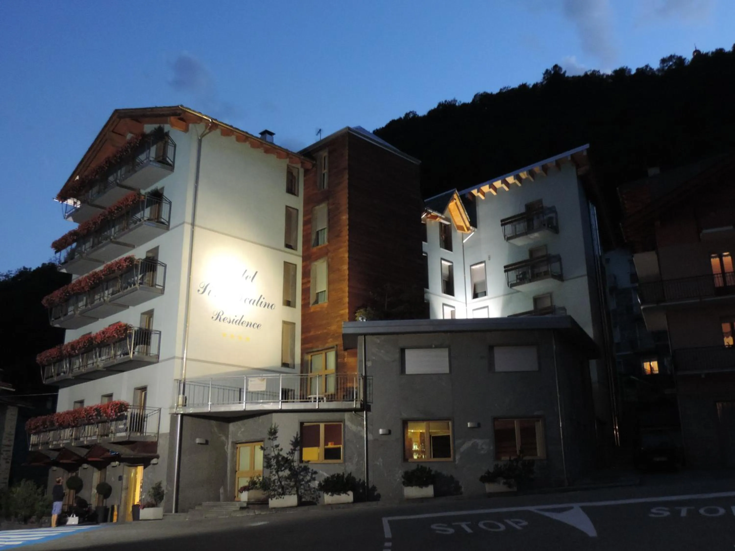 Night in Residence Pizzo Scalino