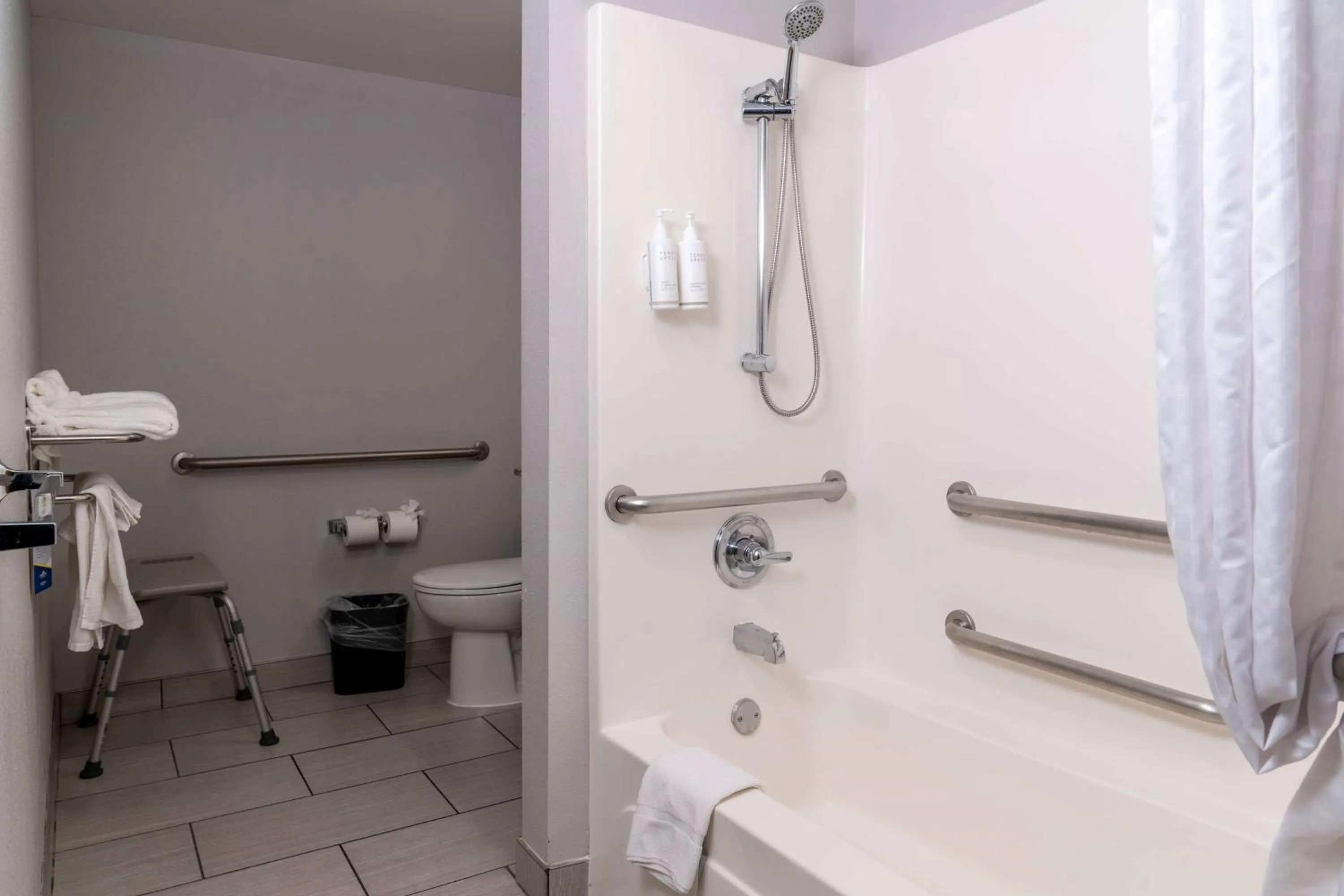 Bedroom in Microtel Inn & Suites by Wyndham Pigeon Forge