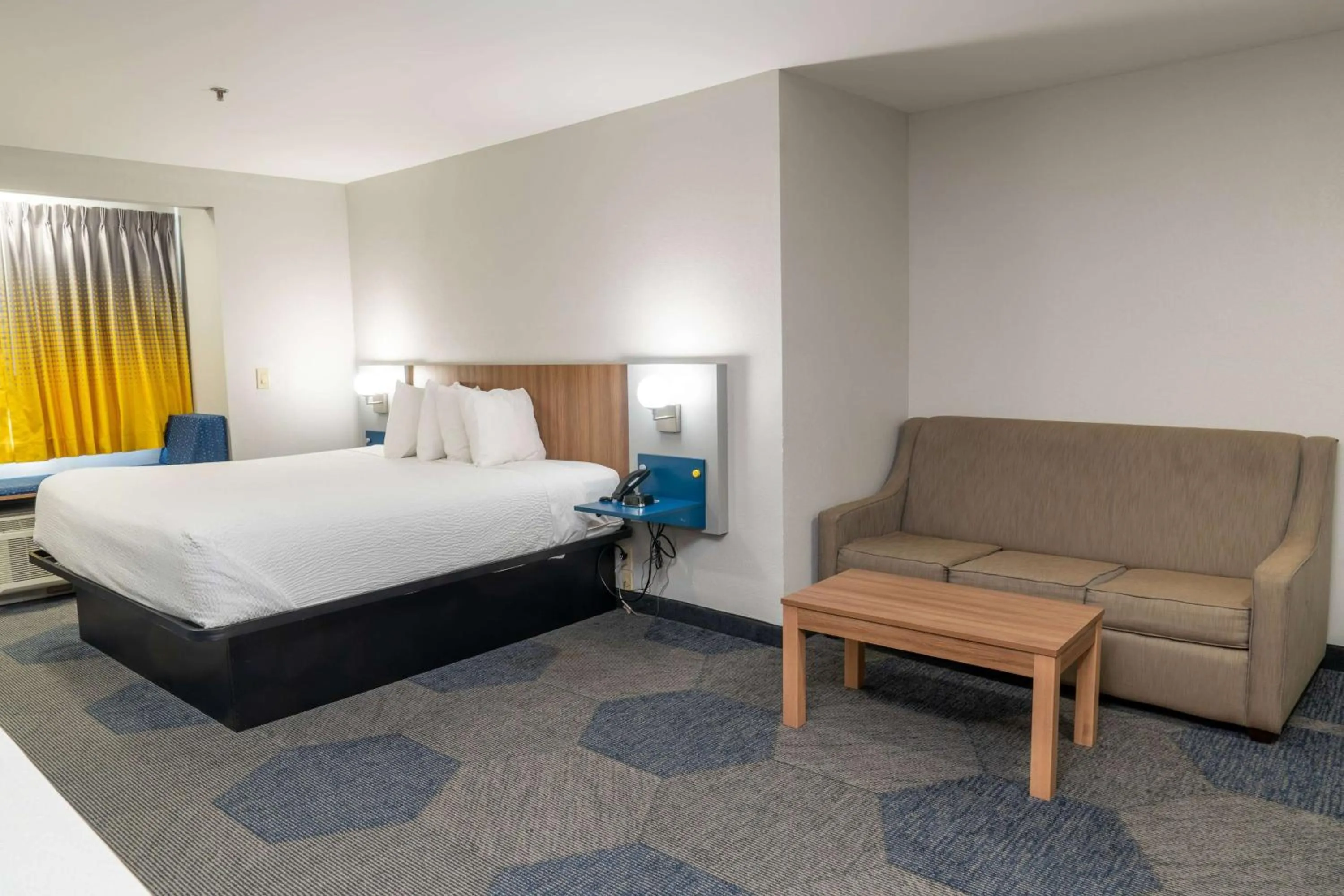 Bed in Microtel Inn & Suites by Wyndham Pigeon Forge