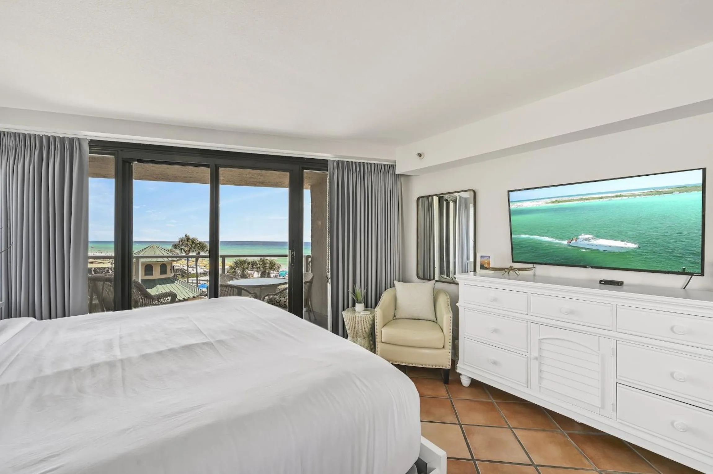 Bed in Beachside Two 4246