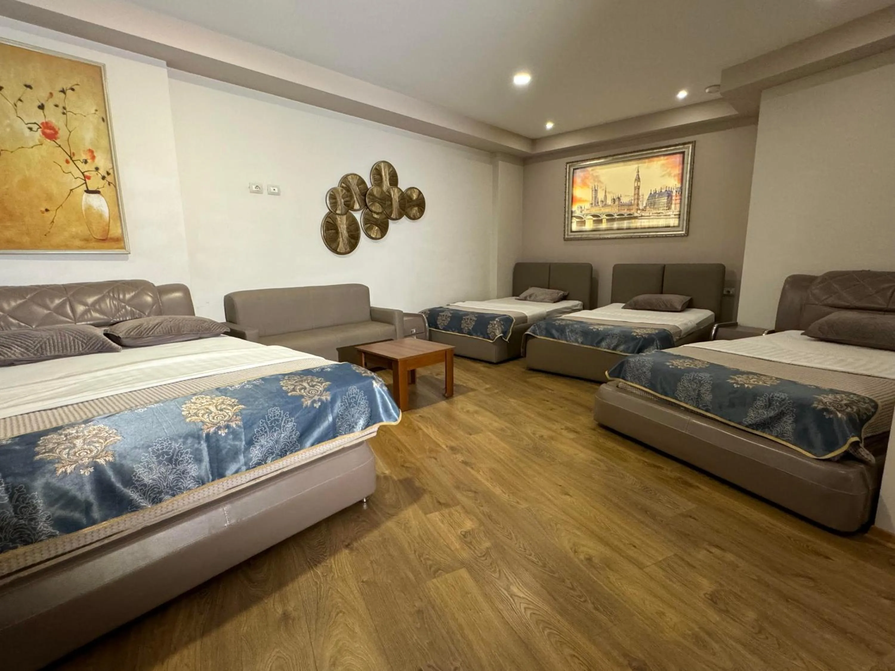 Bedroom, Bed in Park Hotel Tirana