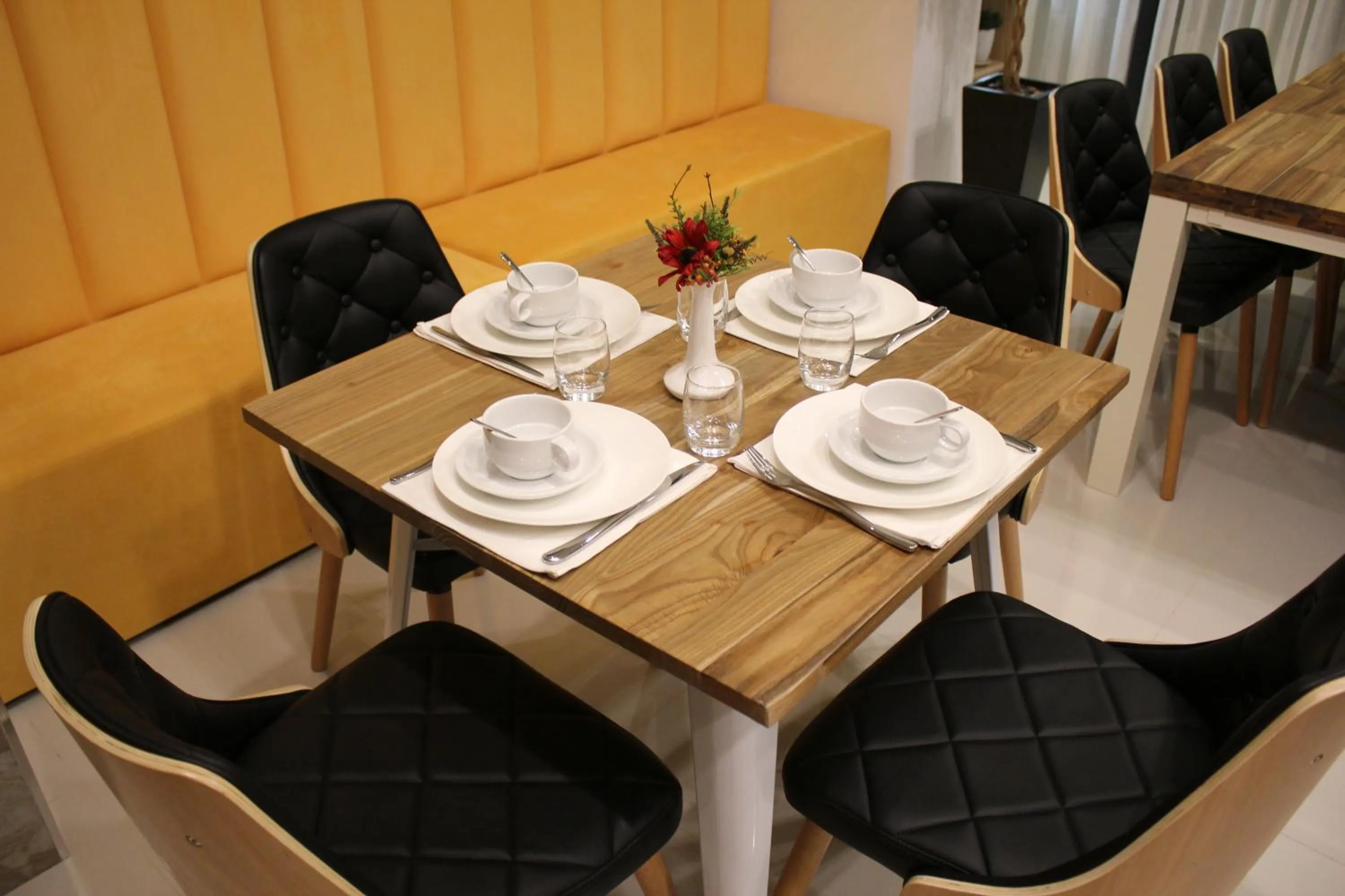 Restaurant/places to eat in Park Hotel Tirana