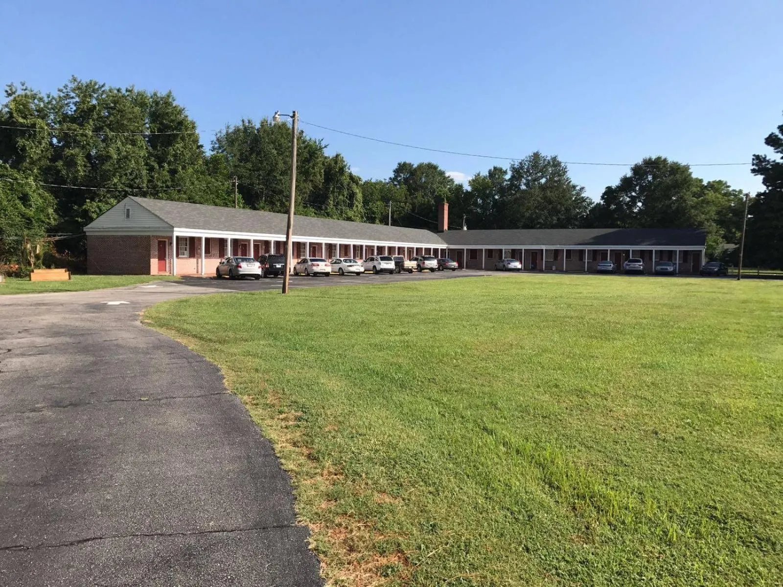 Facade/entrance in Kenwood Court Motel