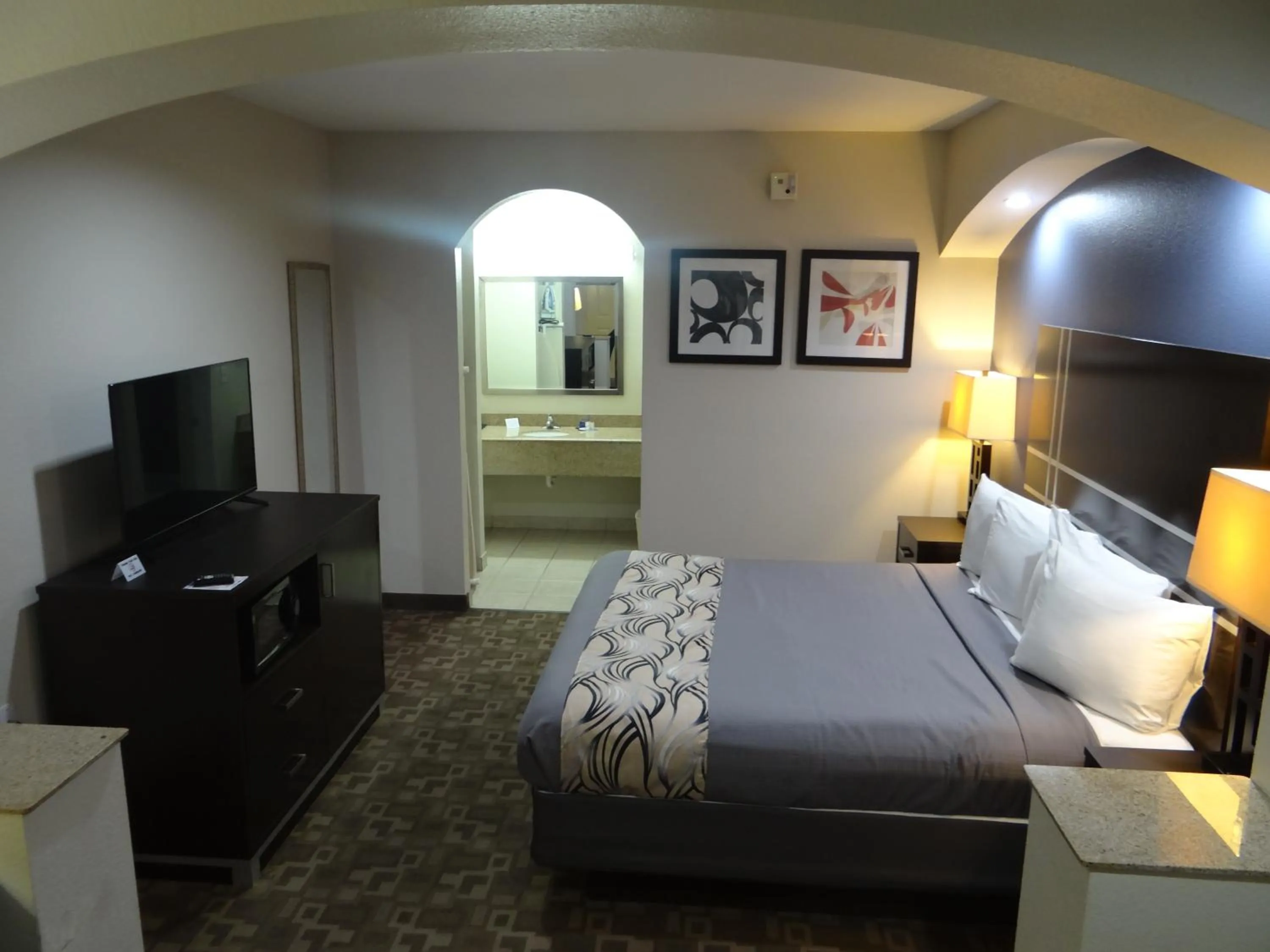 Bed in Regency Inn & Suites - Baytown