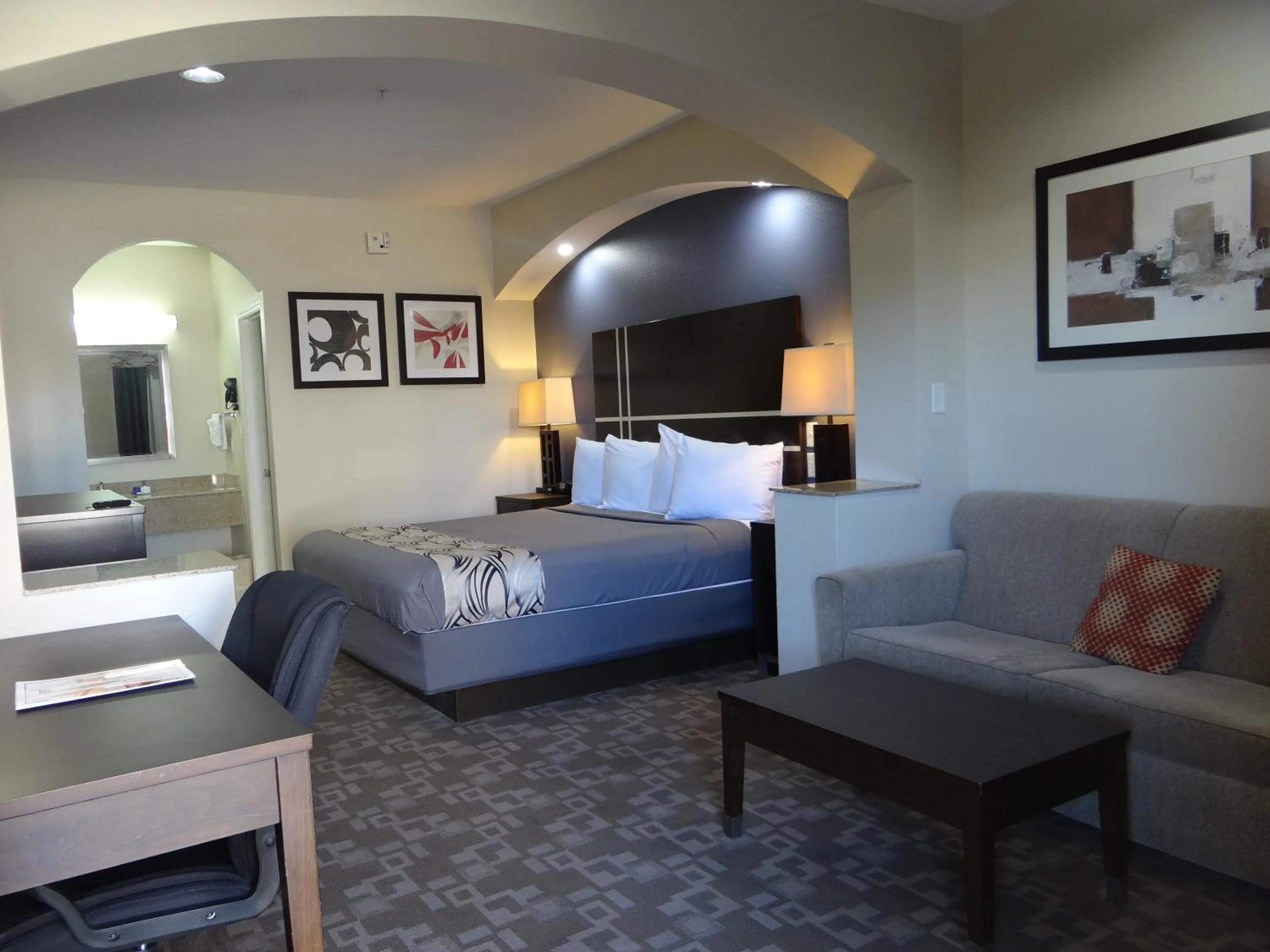 Bed in Regency Inn & Suites - Baytown