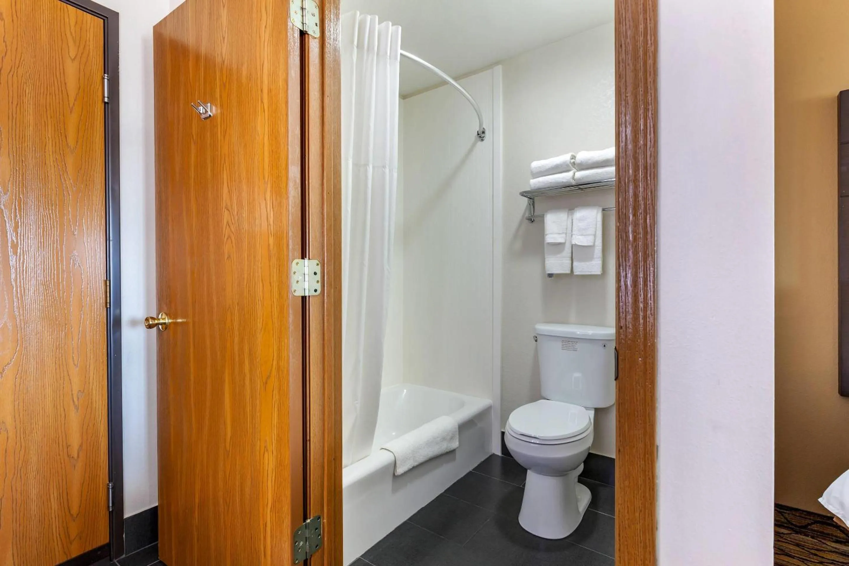 Bedroom in Quality Inn New London