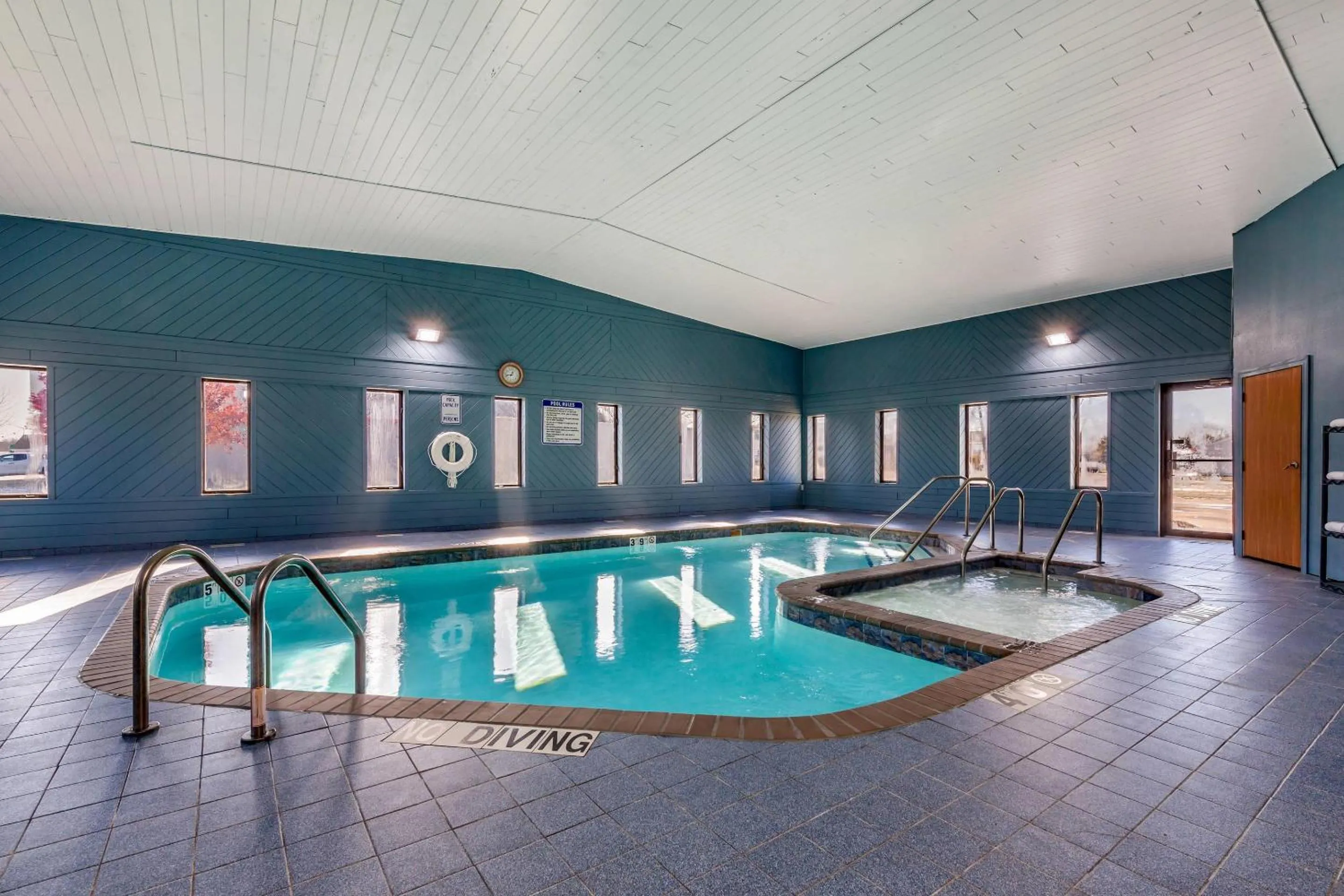 Swimming pool in Quality Inn New London
