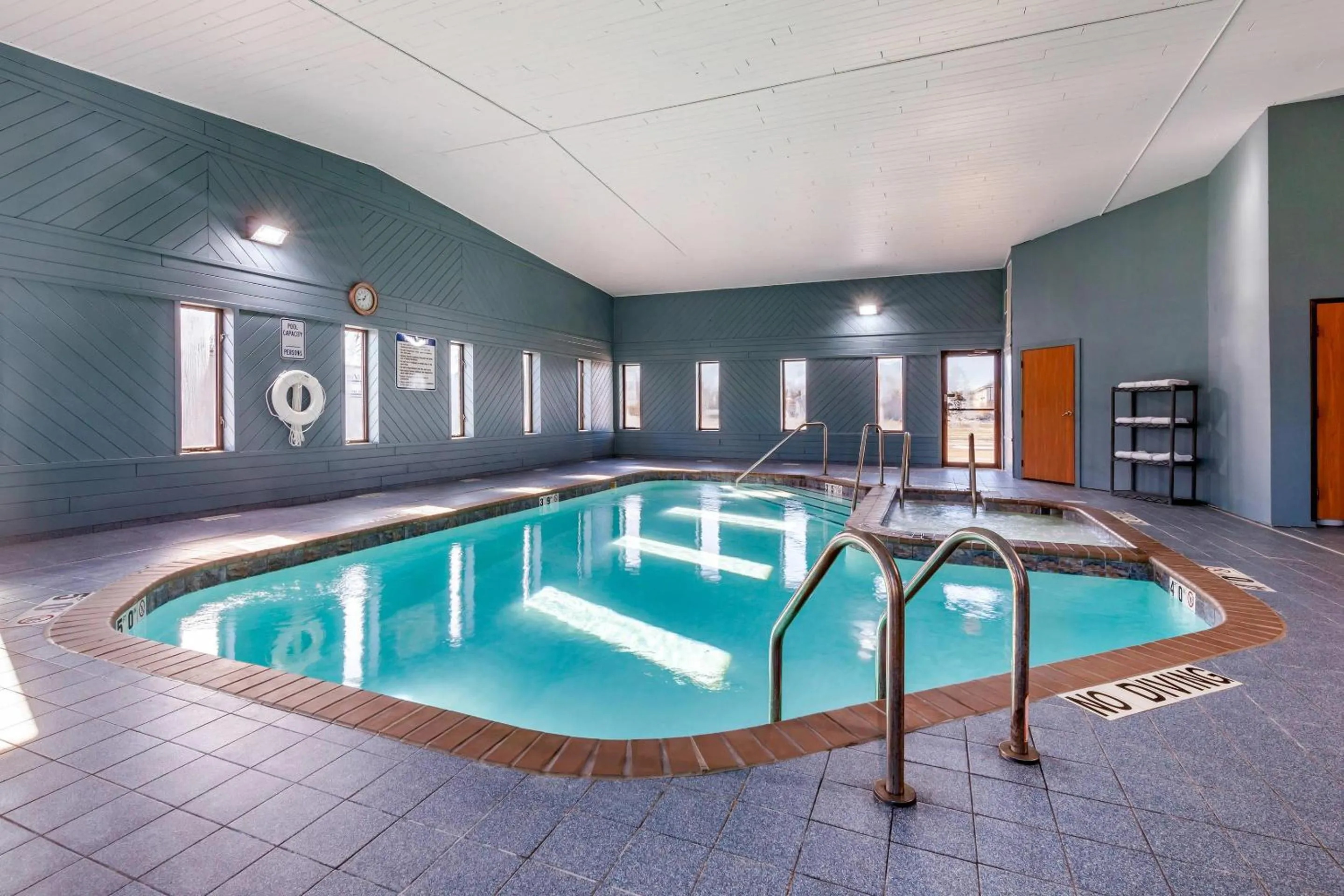 Swimming pool in Quality Inn New London