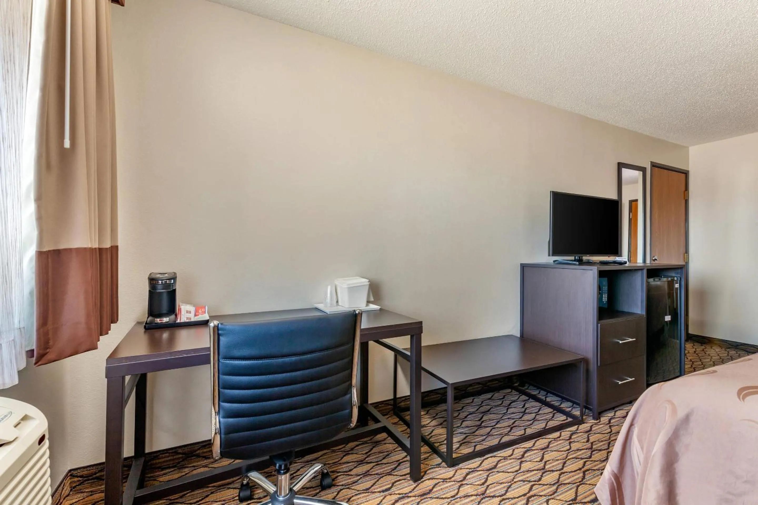 Bedroom, Bed in Quality Inn New London