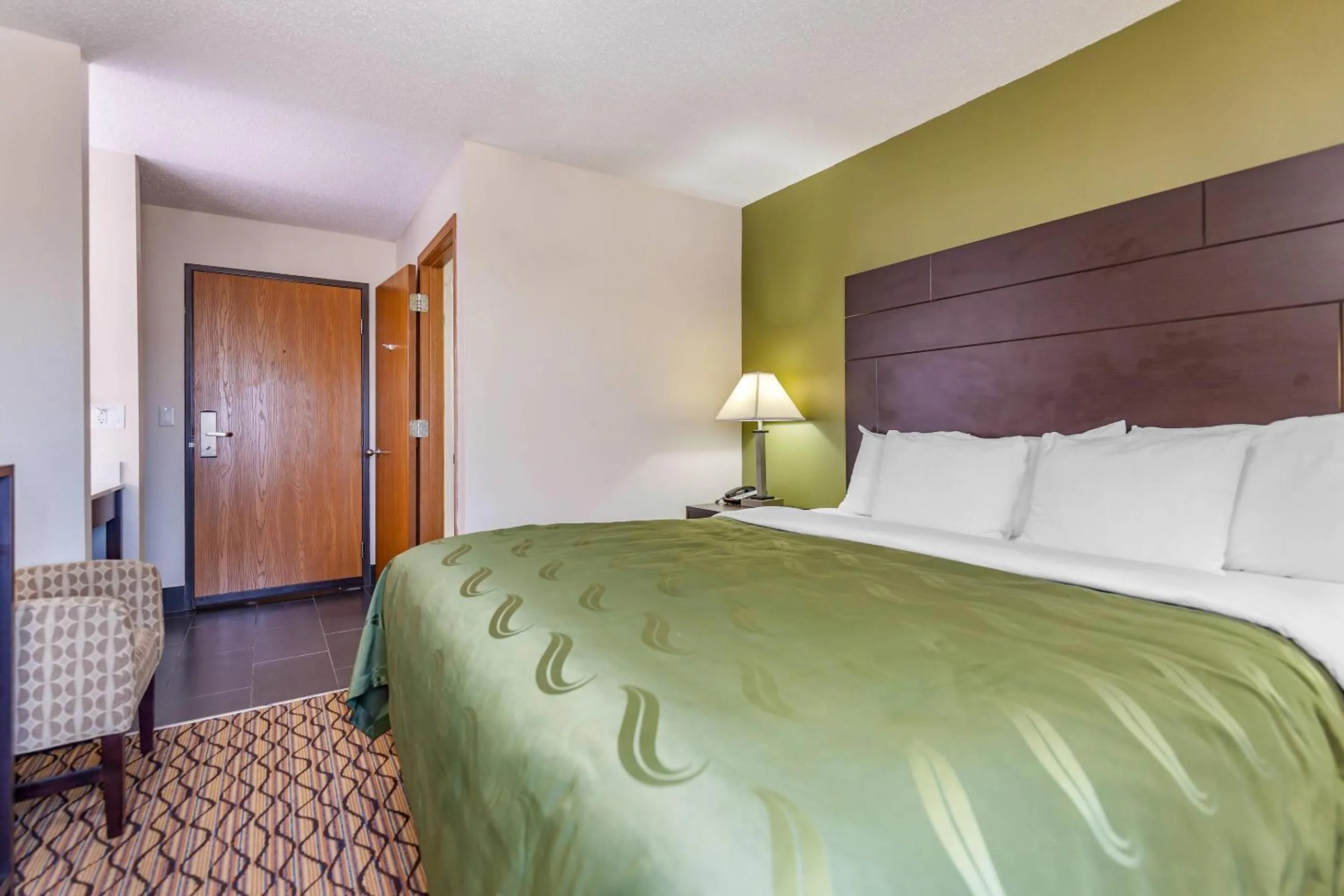 Bedroom, Bed in Quality Inn New London