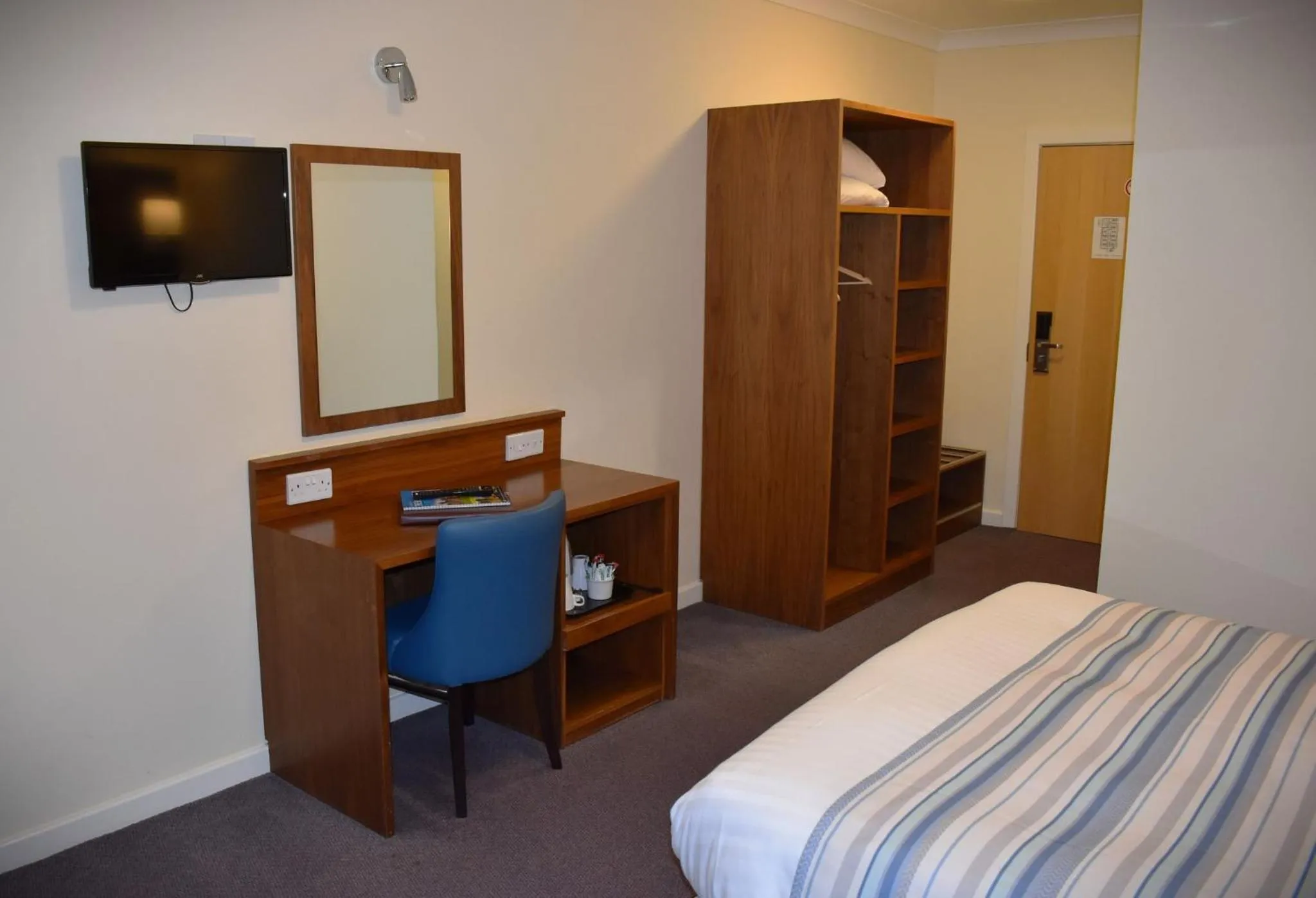 Property building, Bed in Eyesleepover