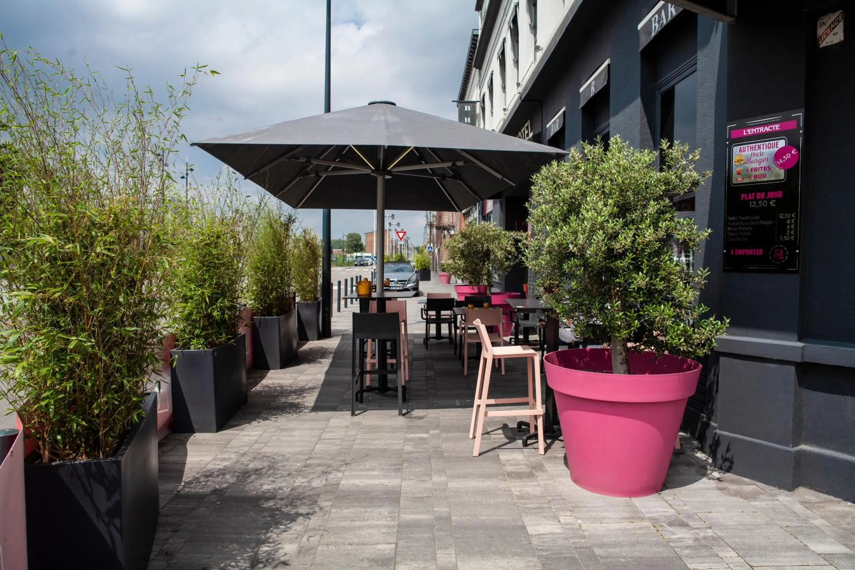 Patio in Cit'Hotel B Hotel Brasserie