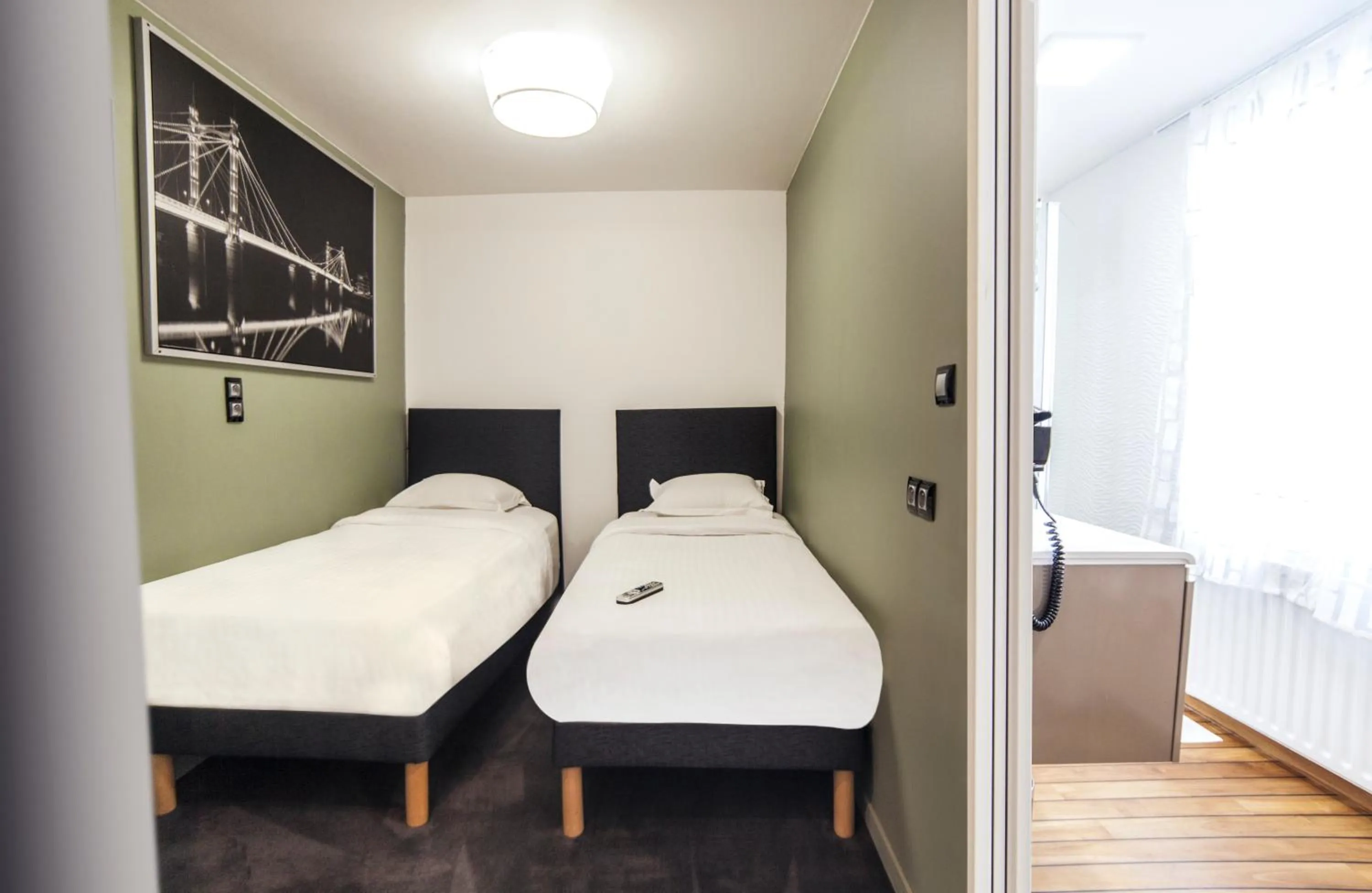 Bathroom, Bed in Cit'Hotel B Hotel Brasserie