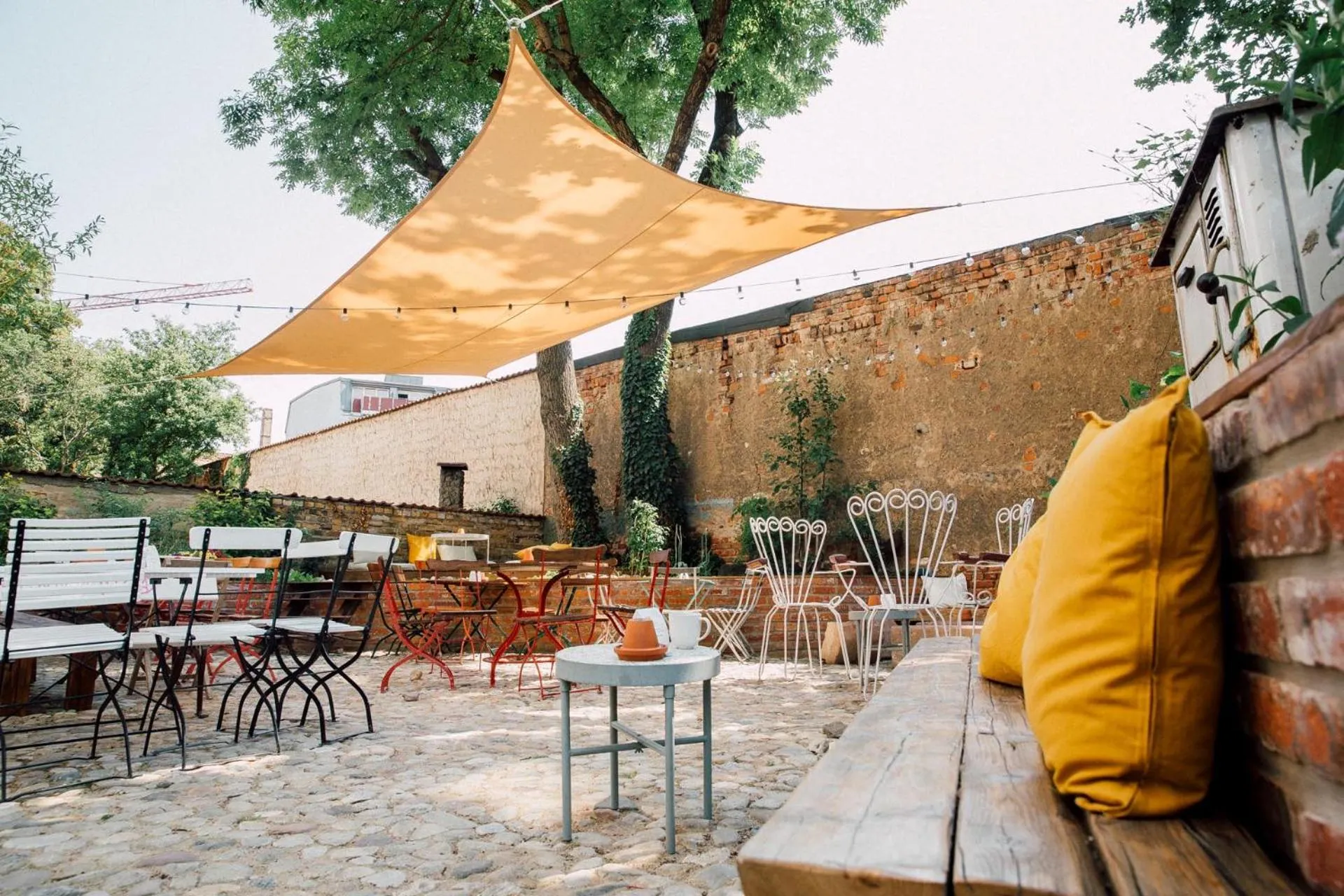 Patio in Hostel Multitude