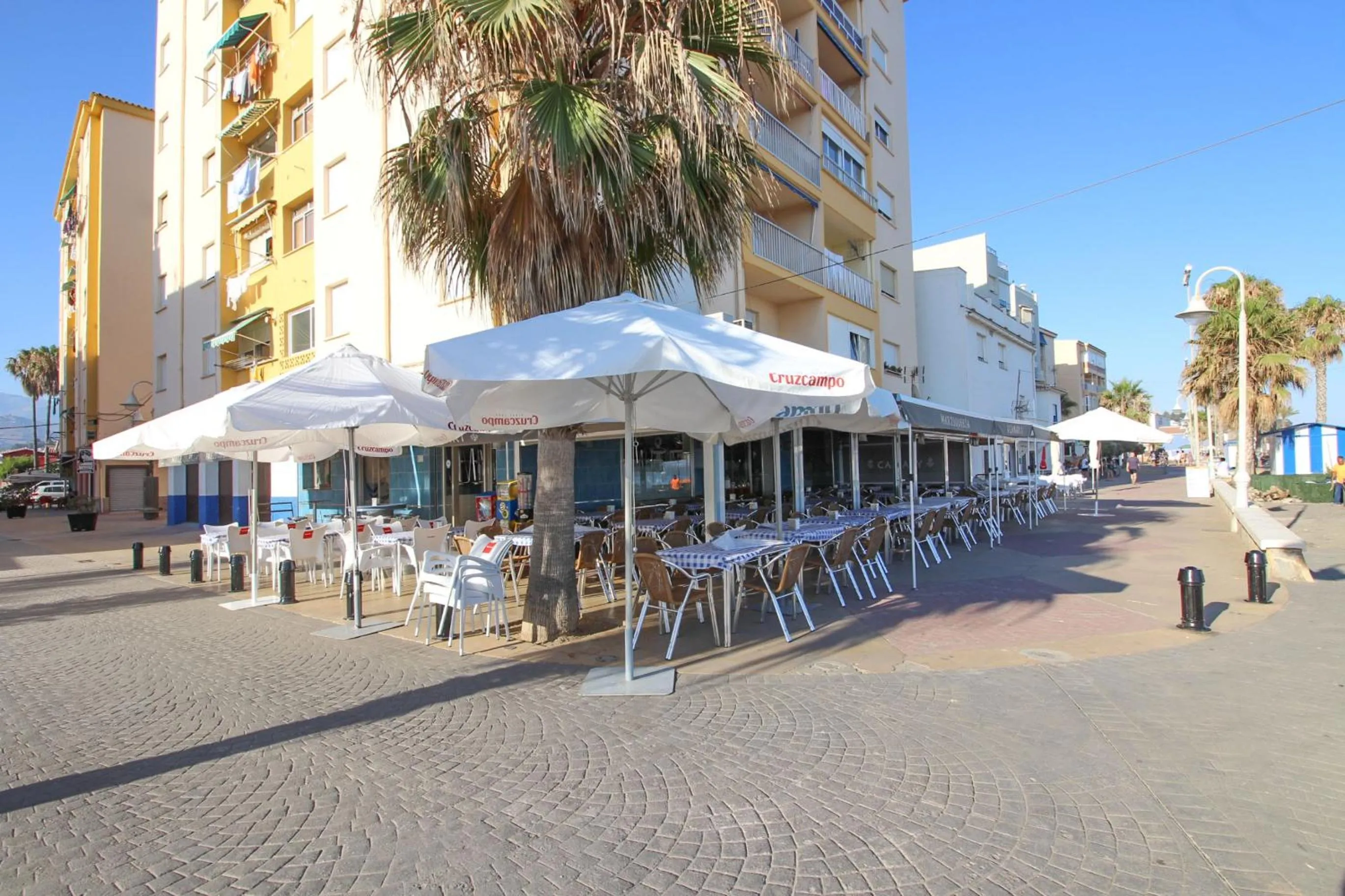 Restaurant/places to eat in Beach and Family