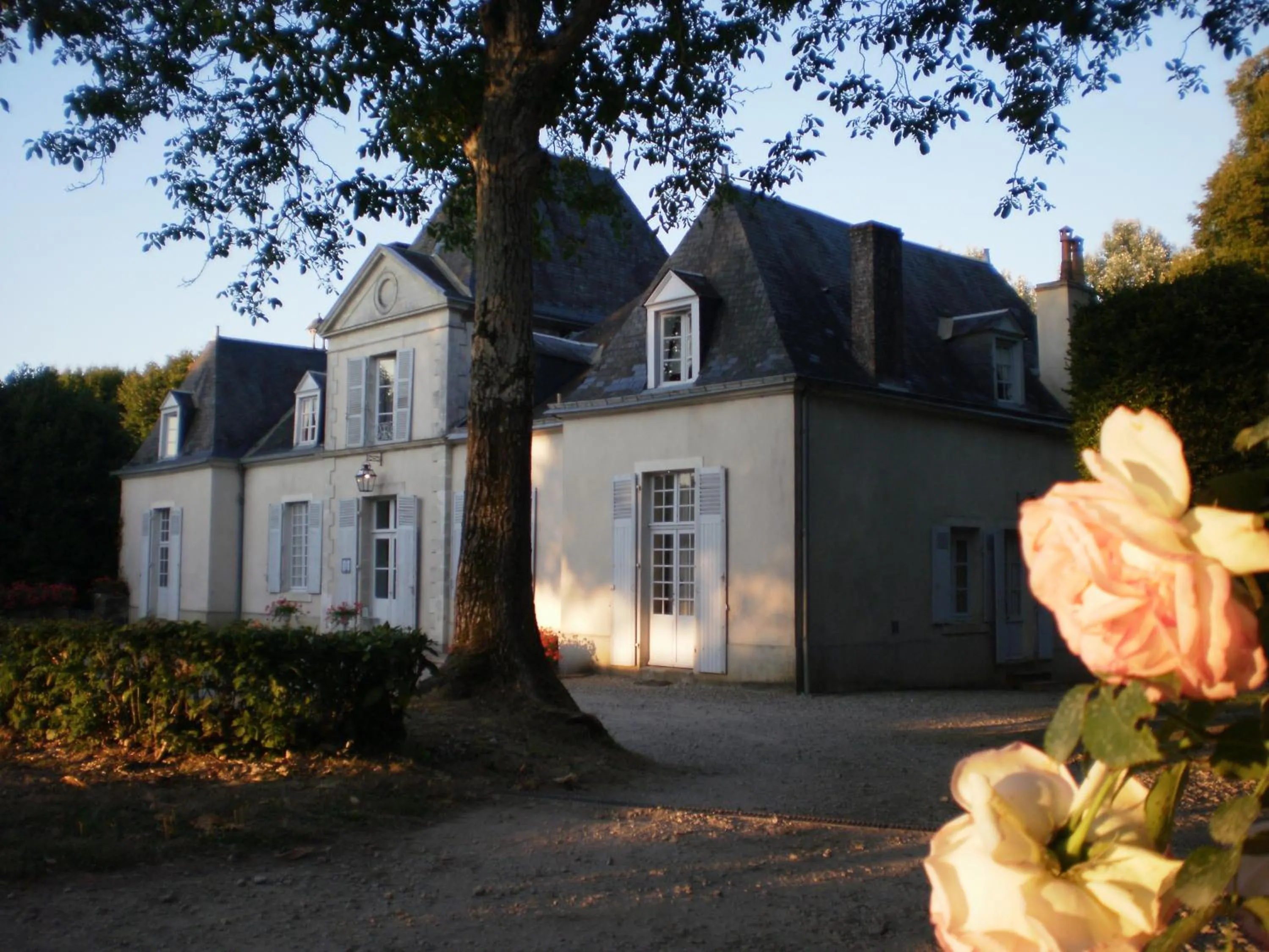 Facade/entrance in Domaine De Chatenay - Le Mans