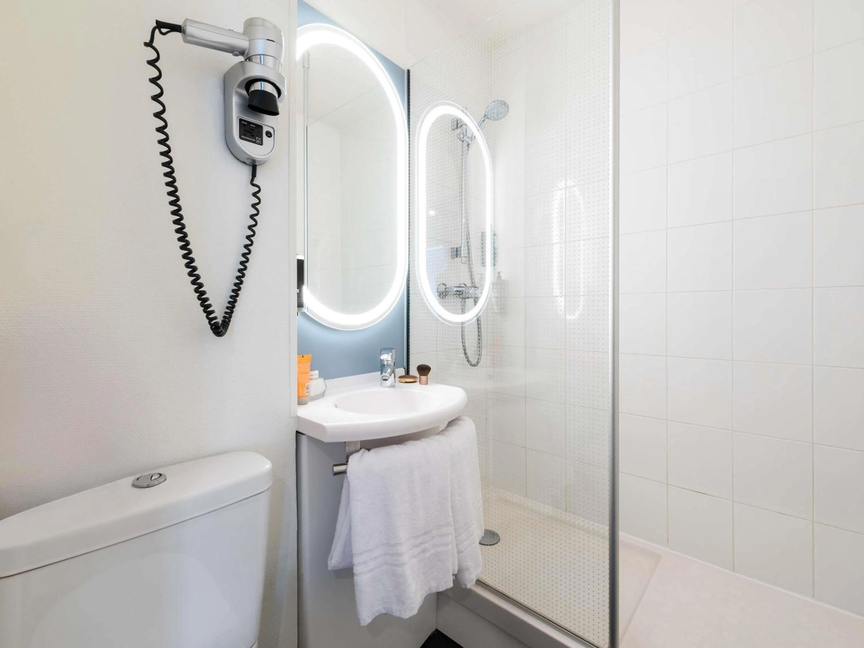 Bedroom in ibis Chalon Sur Saone Nord