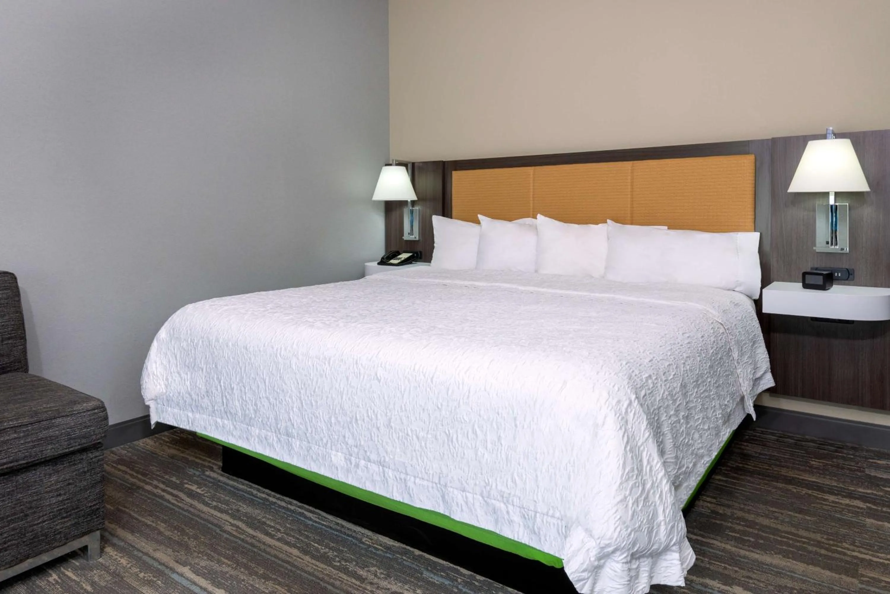 Bed in Hampton Inn & Suites Tallahassee Capitol-University