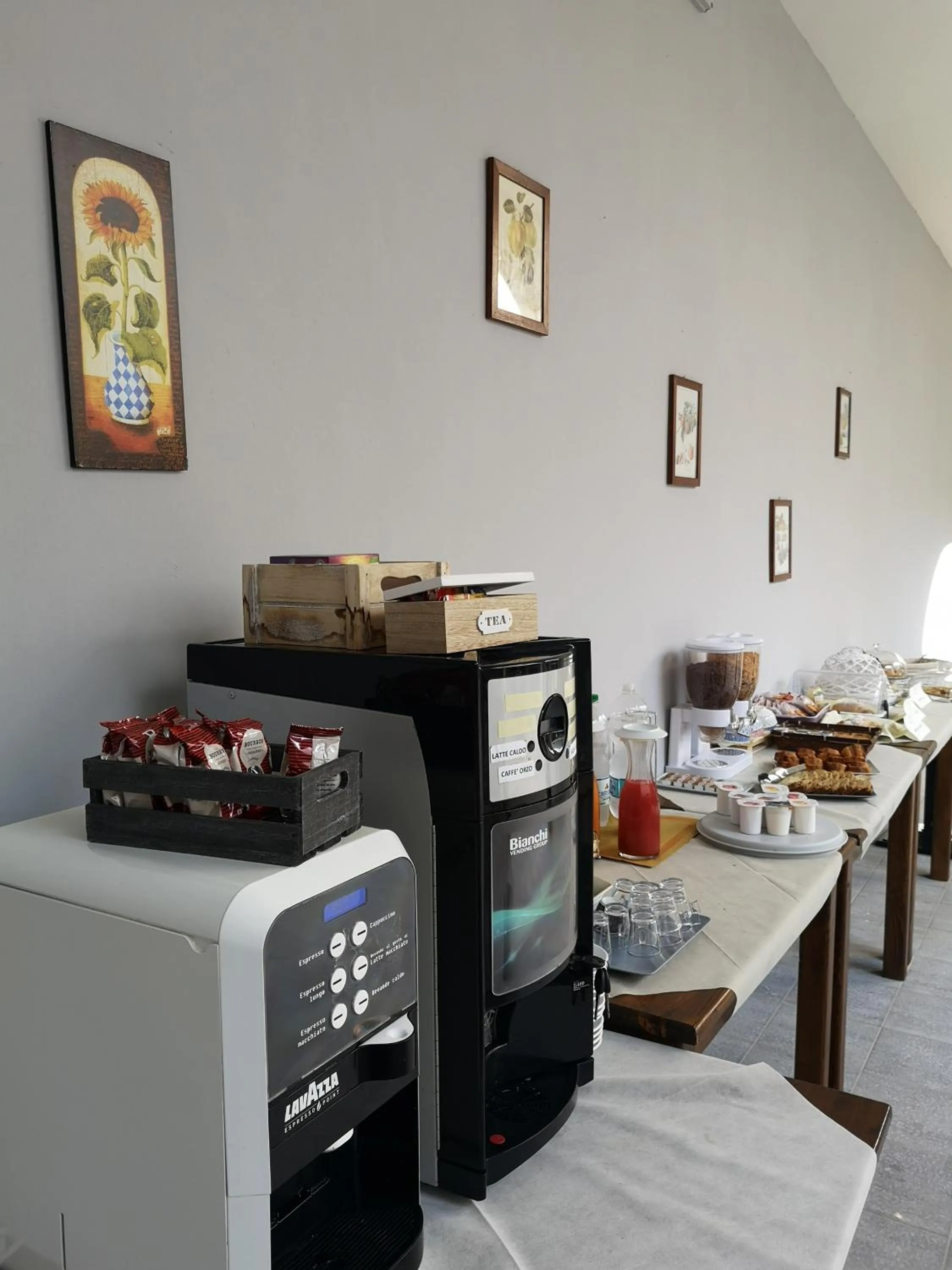 Coffee/tea facilities in Chiostro Delle Cererie