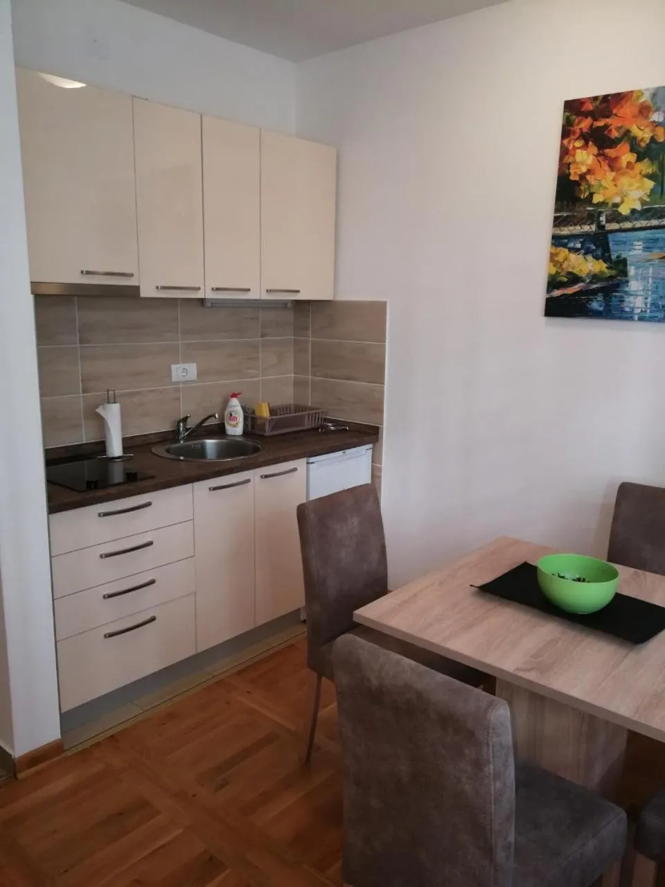 Kitchen or kitchenette in Apartman Svetogorska