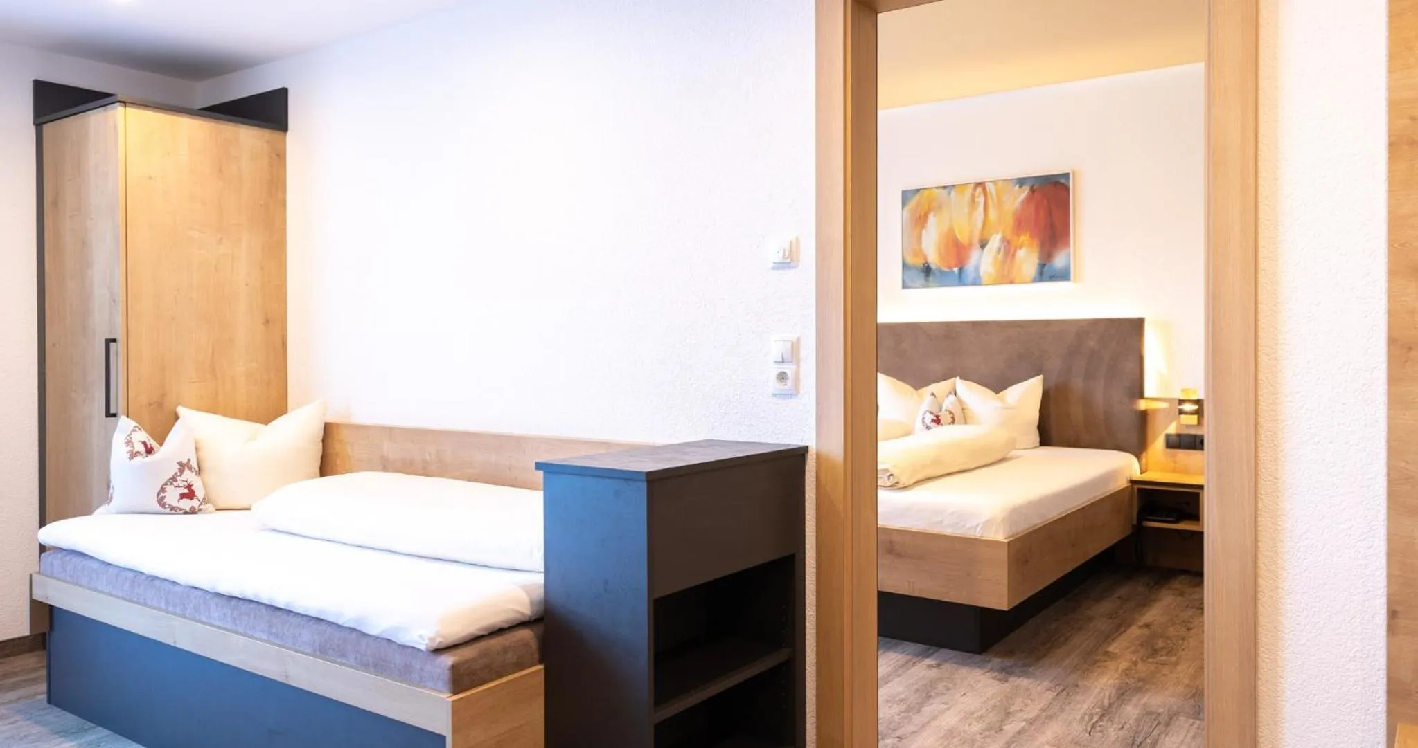 Living room, Bed in Das Aparthotel Olympia Tirol