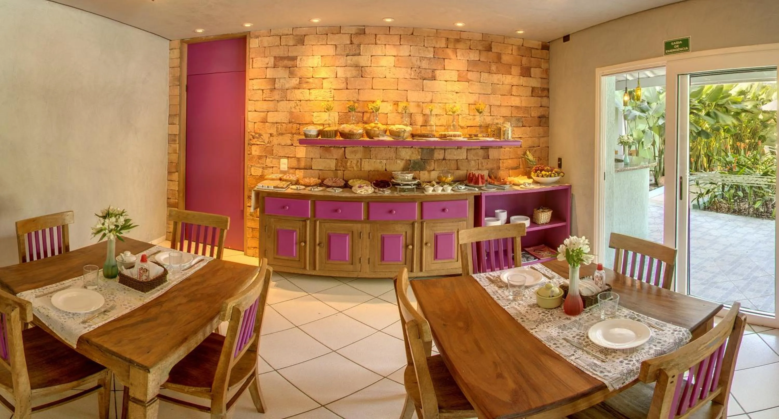 Restaurant/places to eat in Pousada Toca da Praia