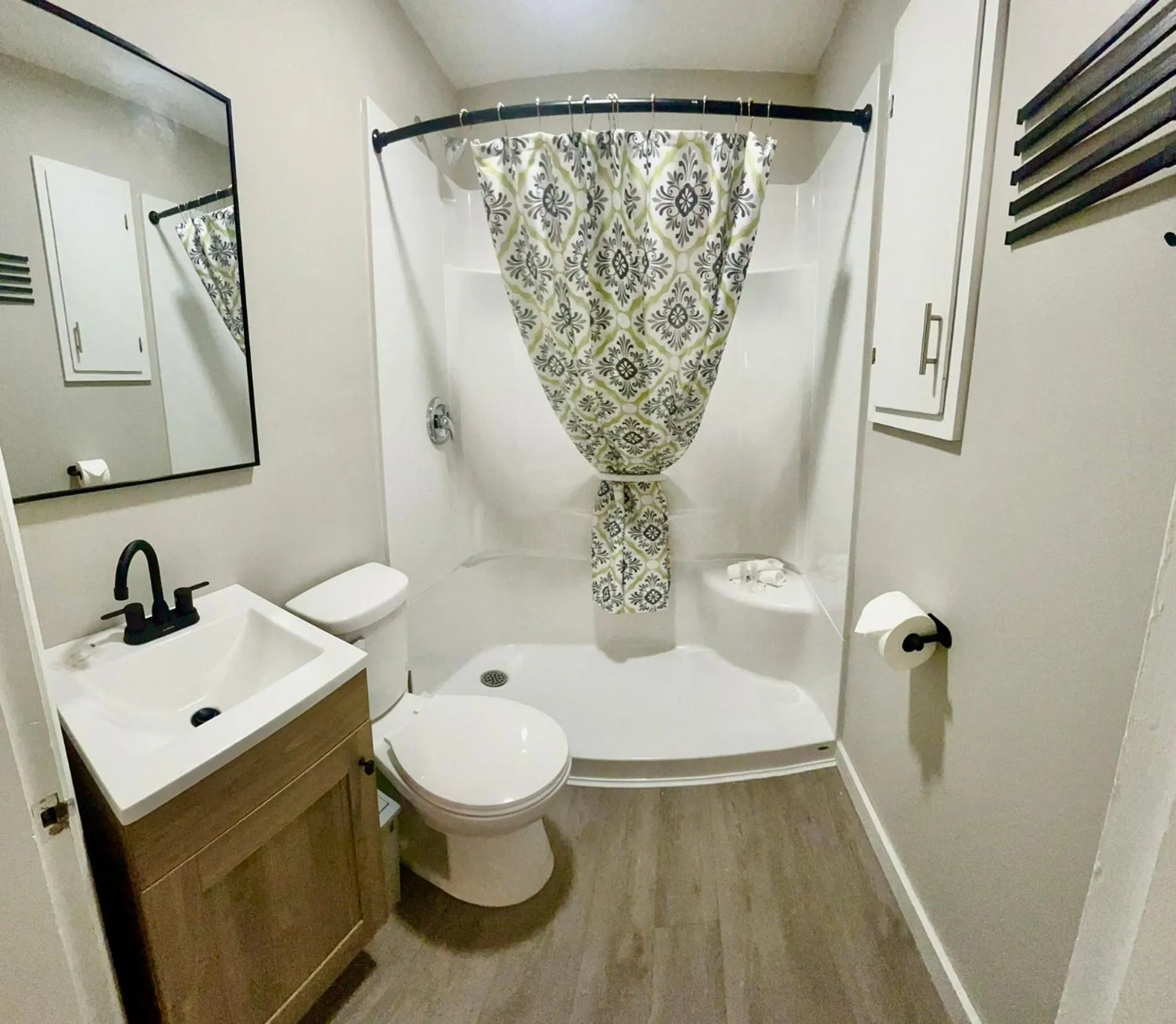 Alma Shore Lane Suites & Cottages