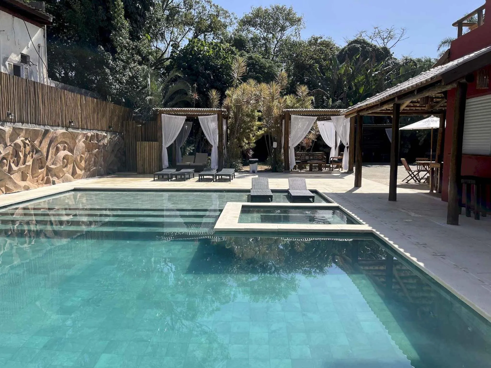 Swimming pool in Pousada Porto Mare