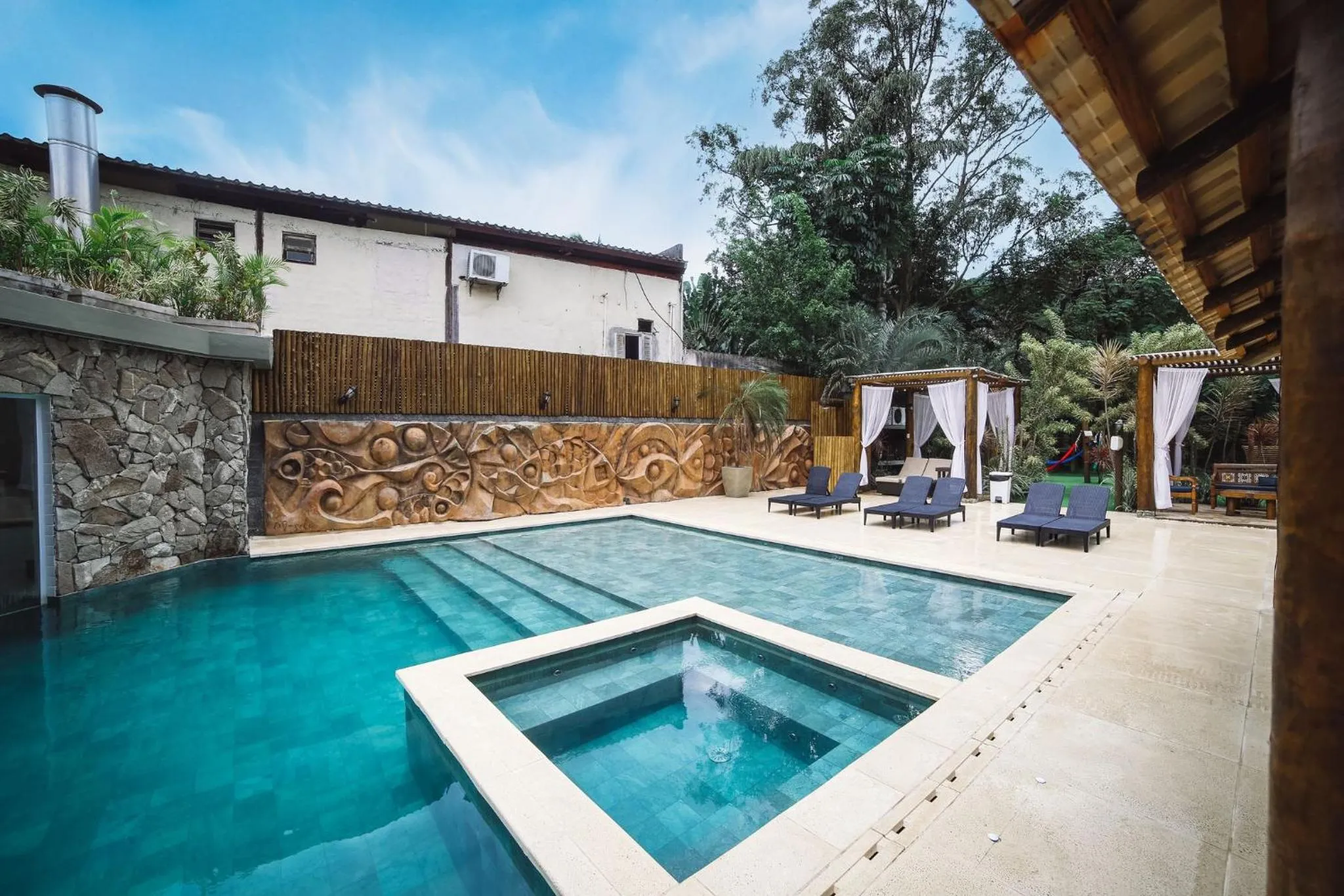 Swimming pool in Pousada Porto Mare