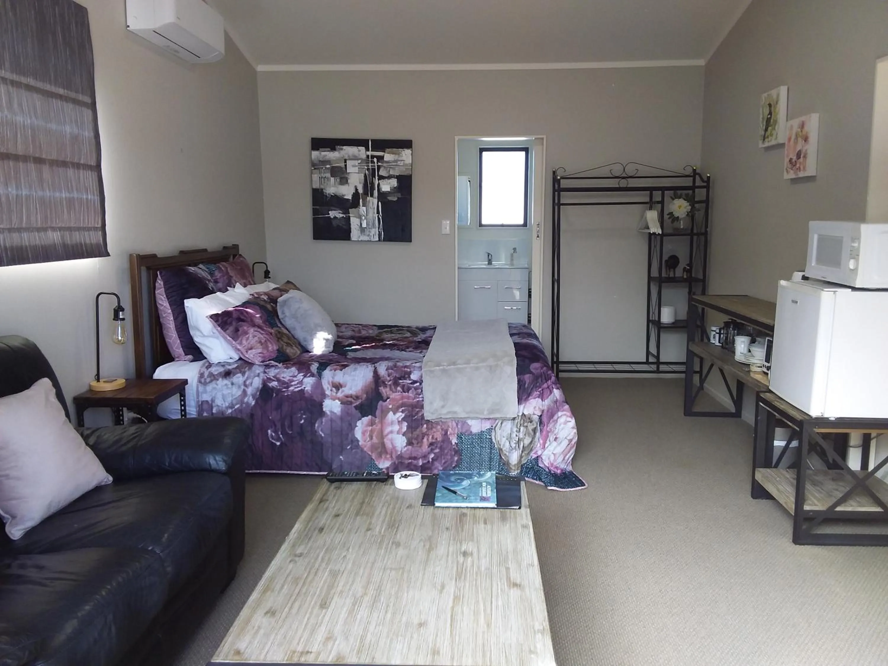 Bedroom, Bed in Chris and Dave's B & B