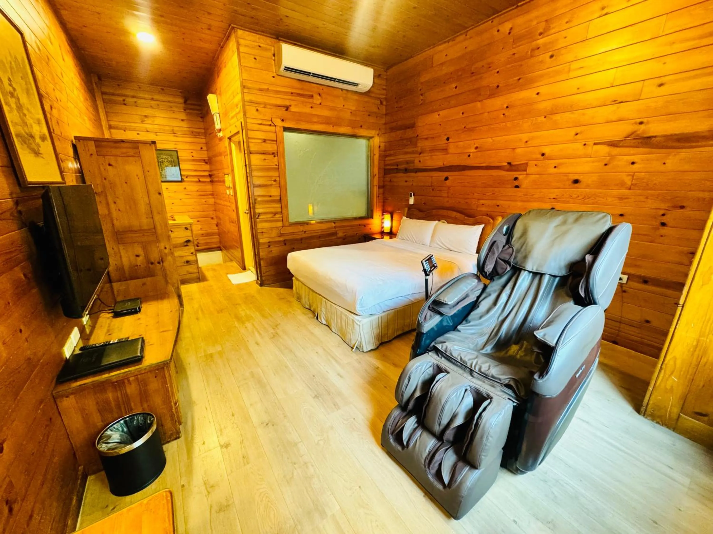 Photo of the whole room, Bed in Ivy Motel