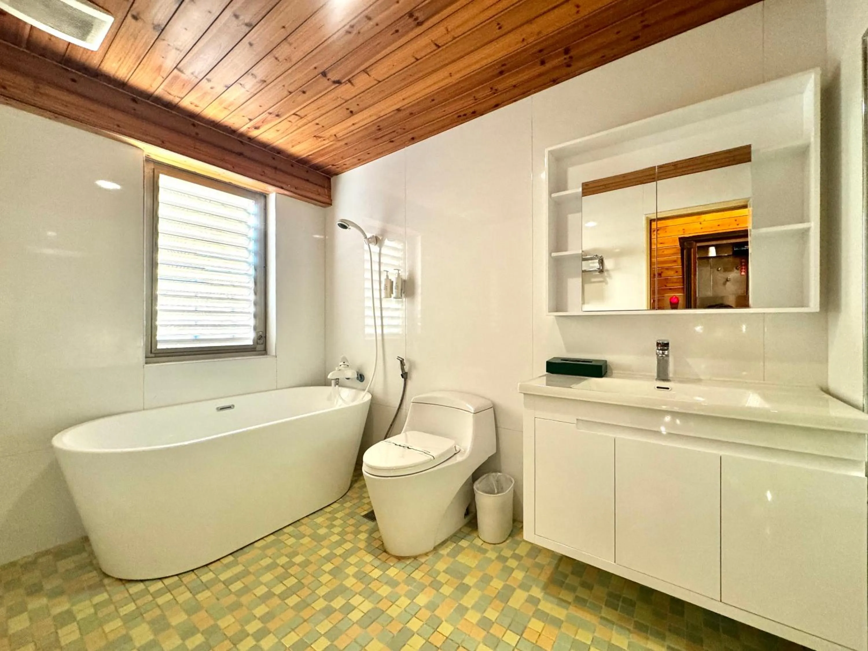 Bathroom in Ivy Motel