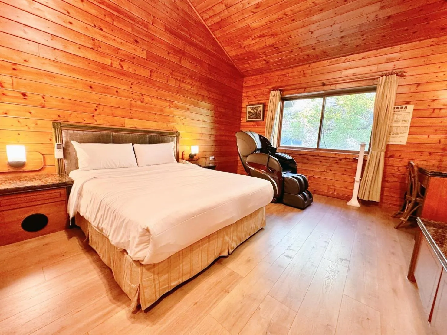 Photo of the whole room, Bed in Ivy Motel