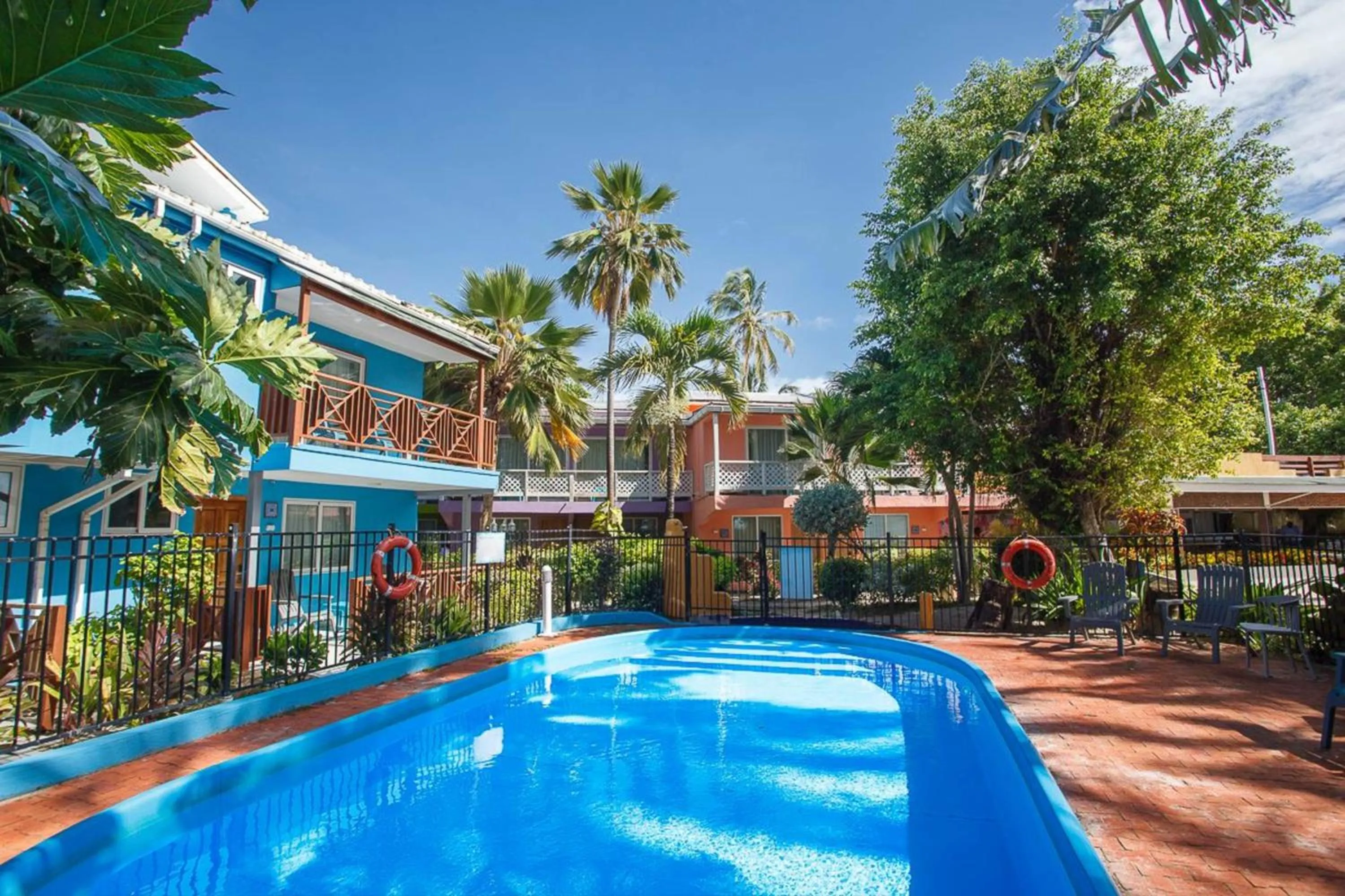 Swimming pool in Hotel Cocoplum Beach
