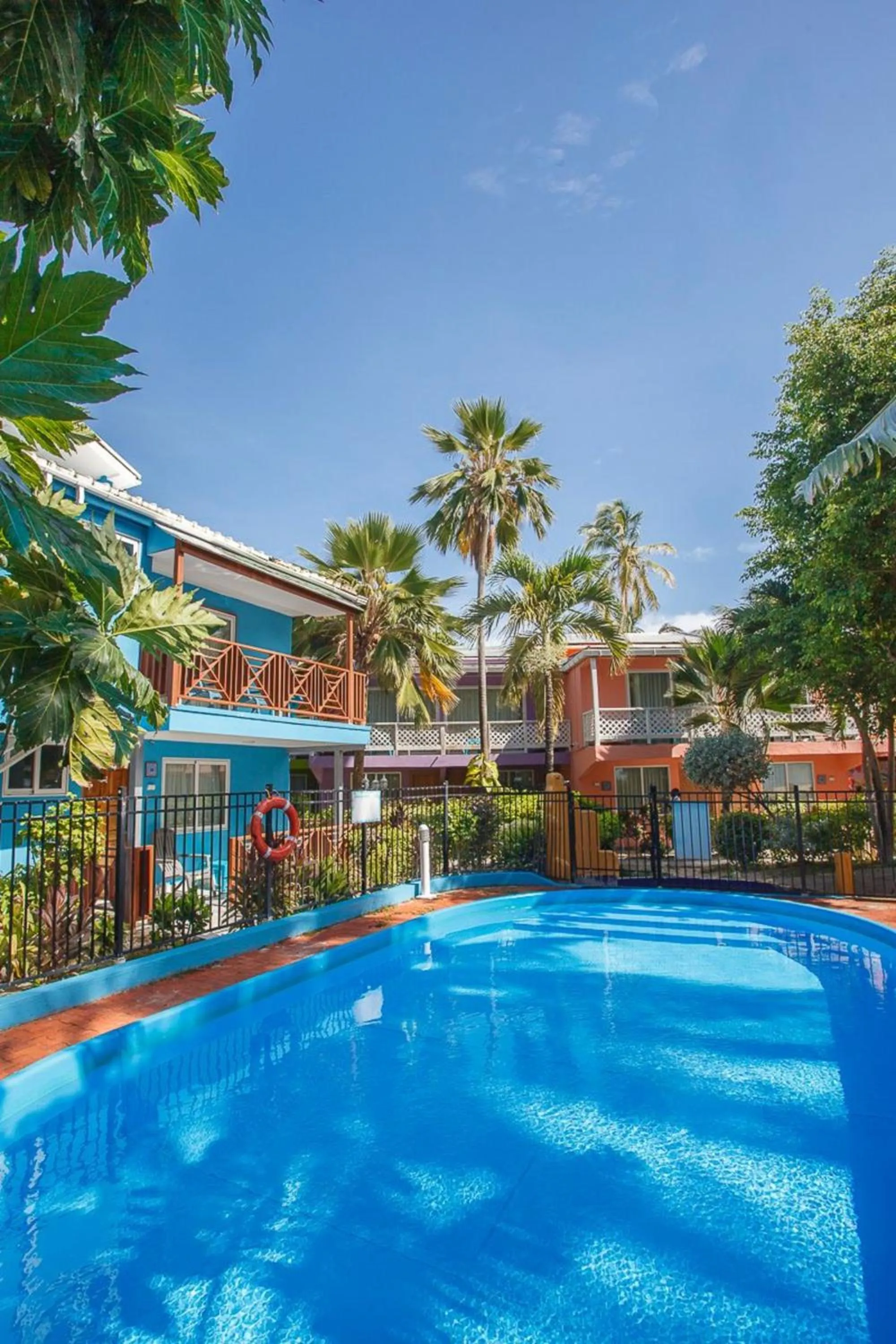 Swimming pool in Hotel Cocoplum Beach