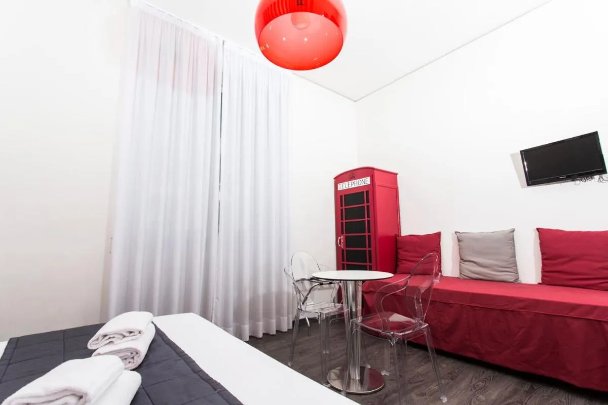 Decorative detail, Bed in Il Giglio Rosso B&B