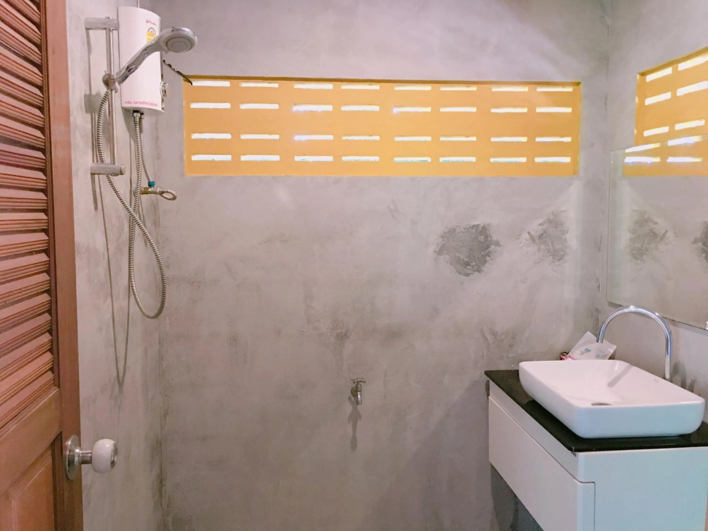 Shower in Tha Khao Bay View Bungalow