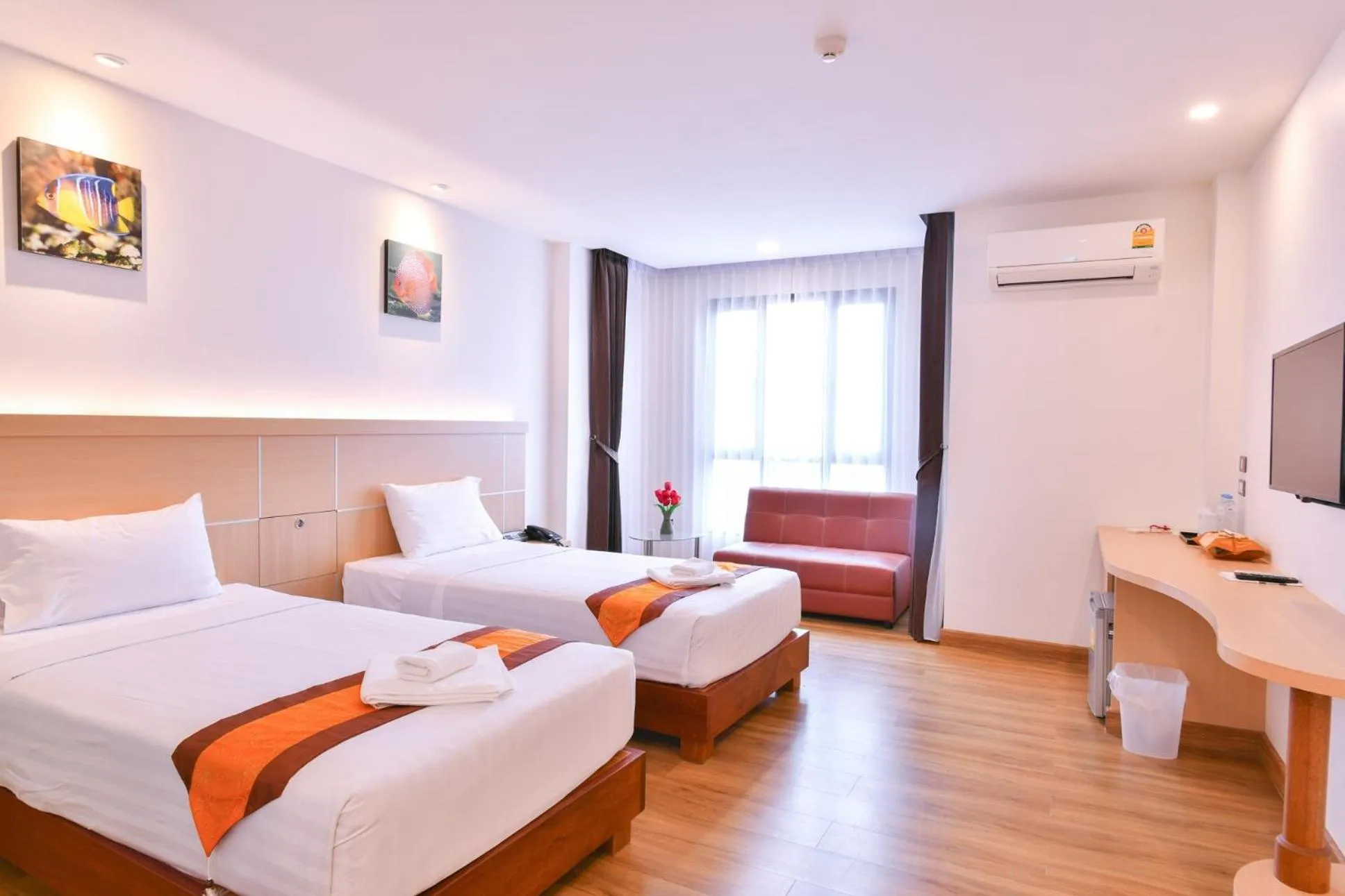 Bedroom, Bed in Marlin Hotel