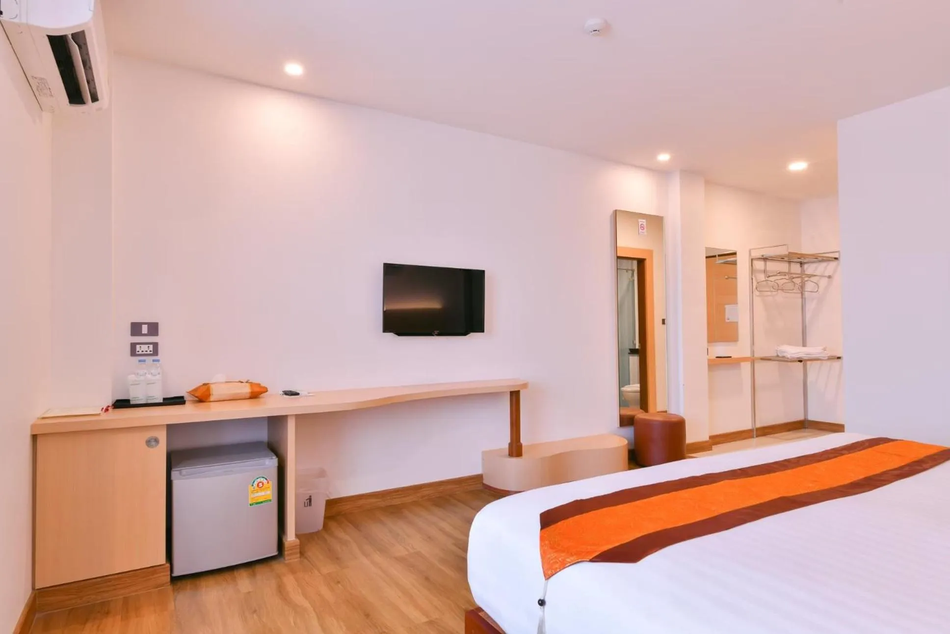 Bedroom, Bed in Marlin Hotel