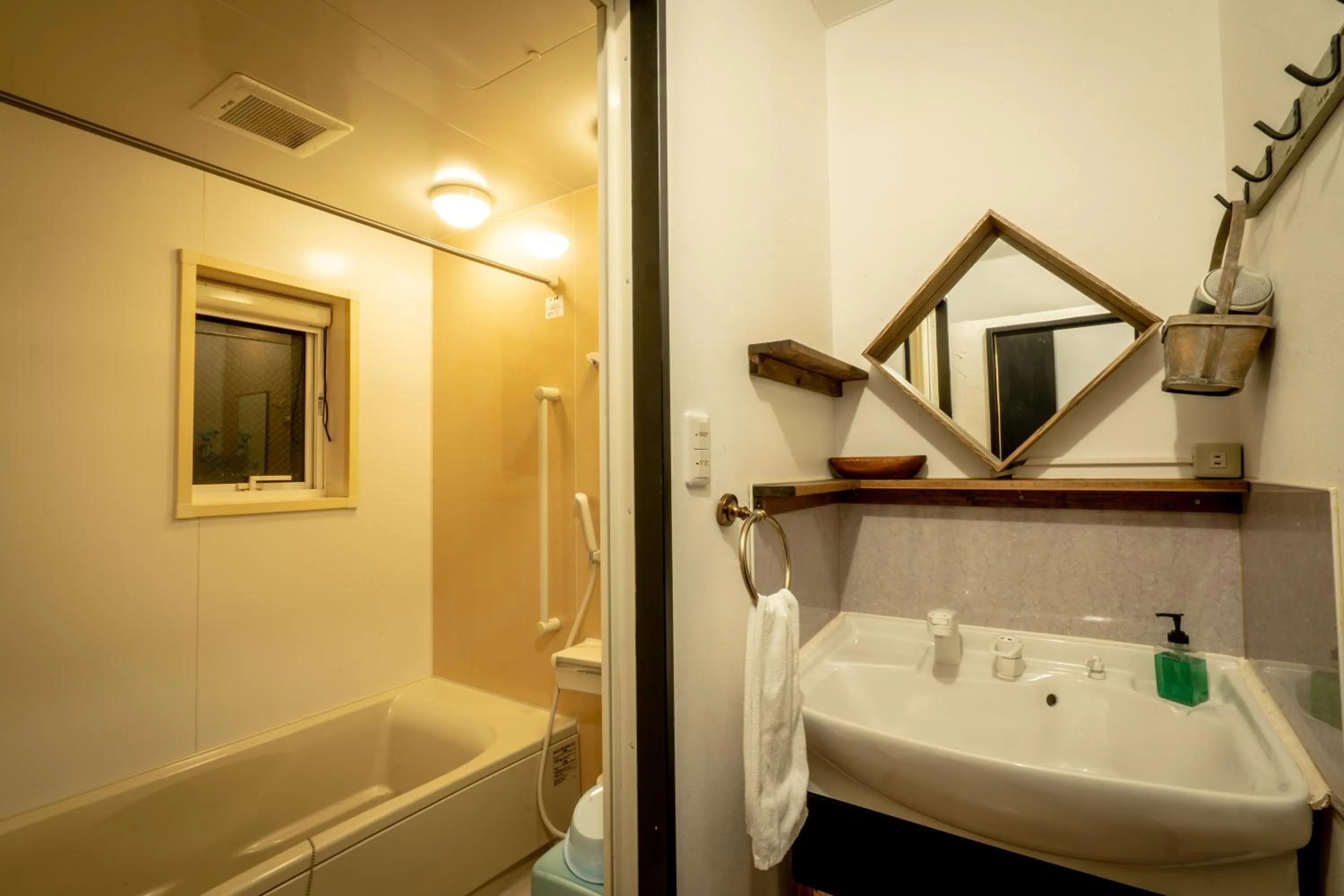 Photo of the whole room in LifeHouse IPPO