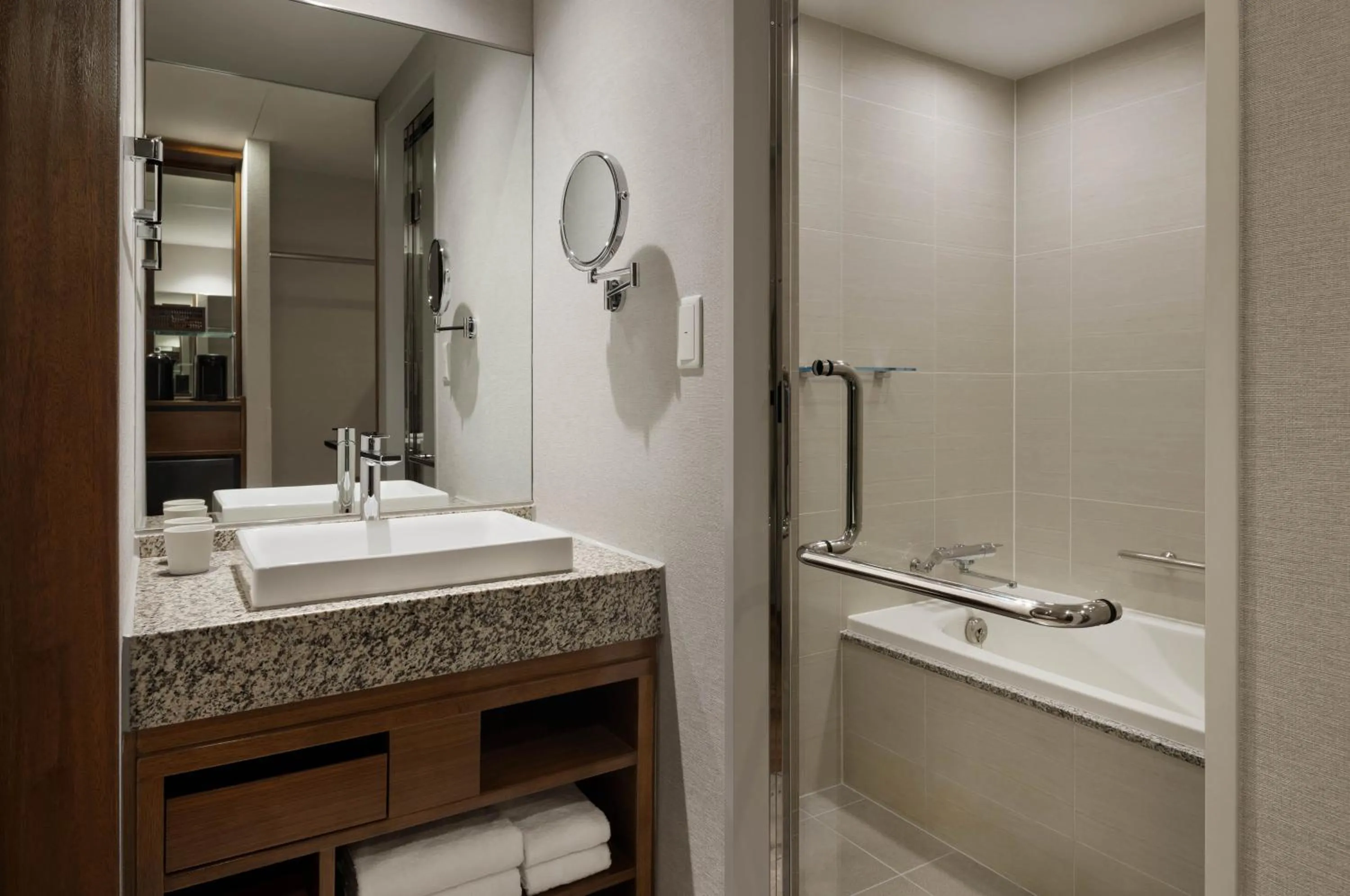 Shower in Courtyard by Marriott Kyoto Shijo Karasuma