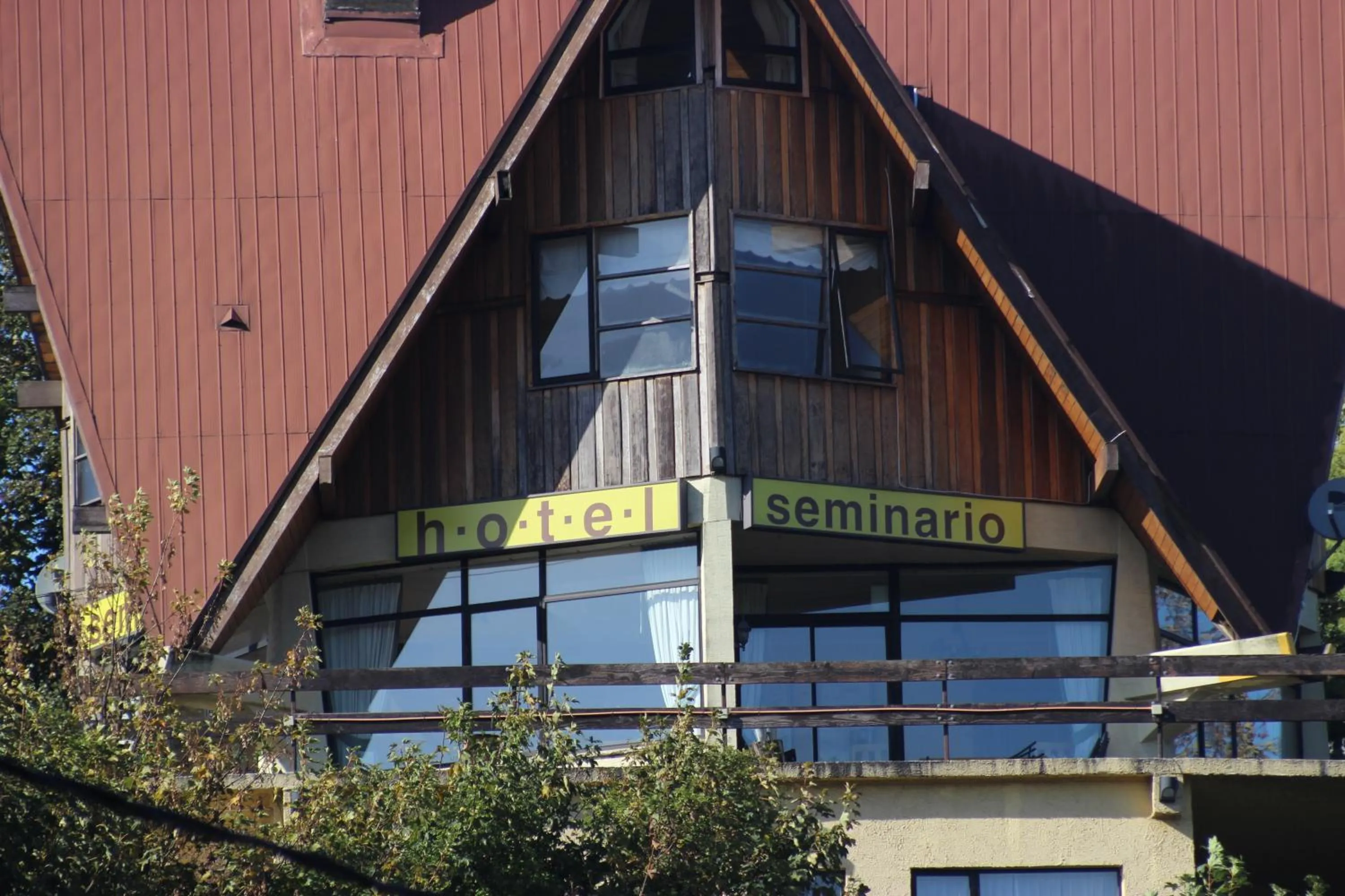 Facade/entrance in Hotel Seminario