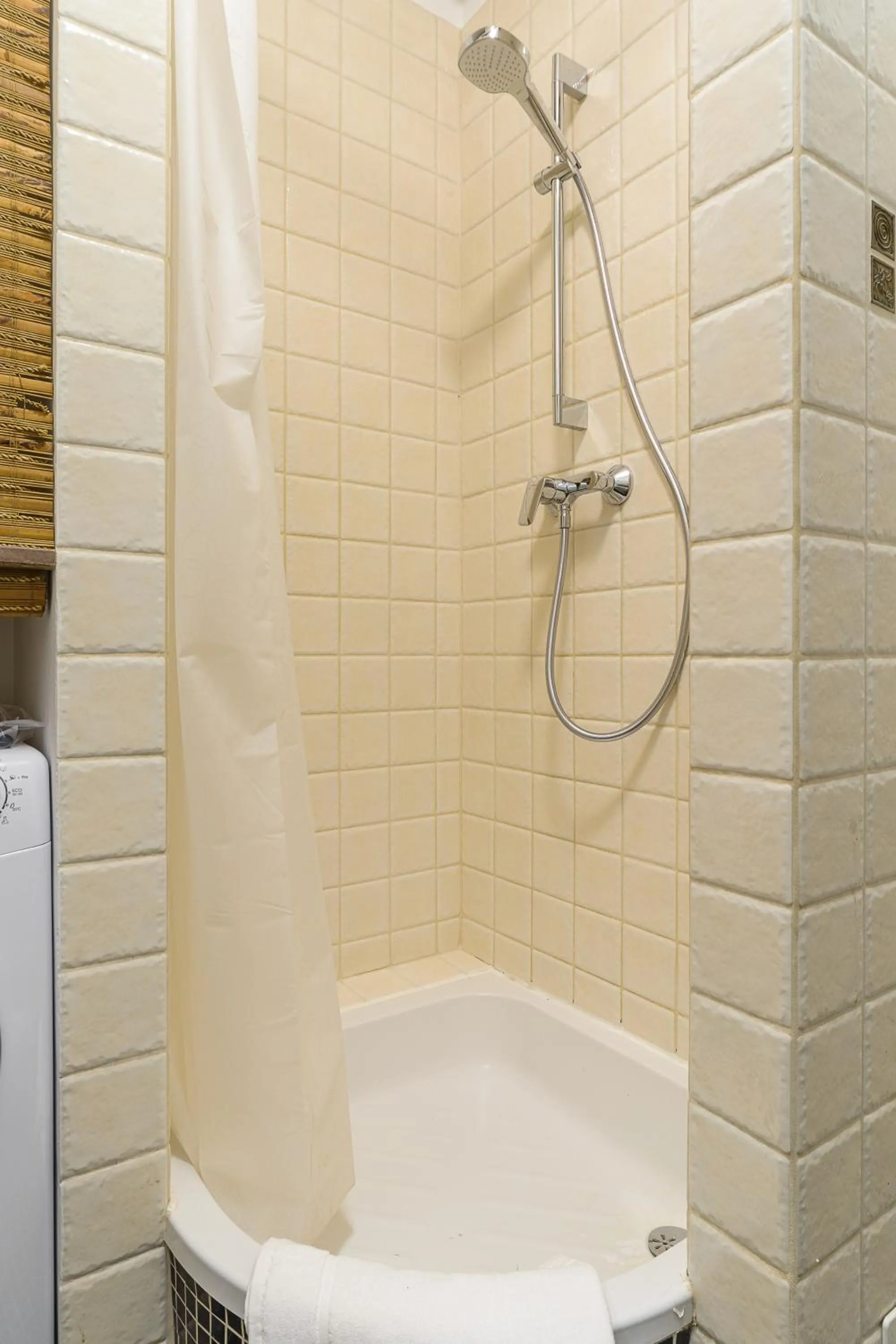 Shower in P&O Apartments Old Town