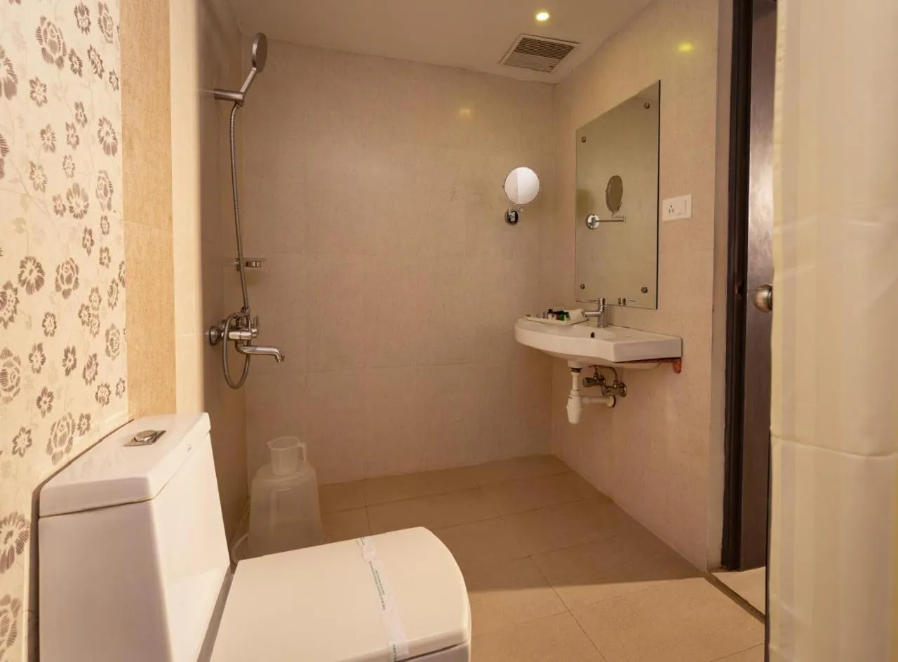Shower in Hotel Gopalapuram International
