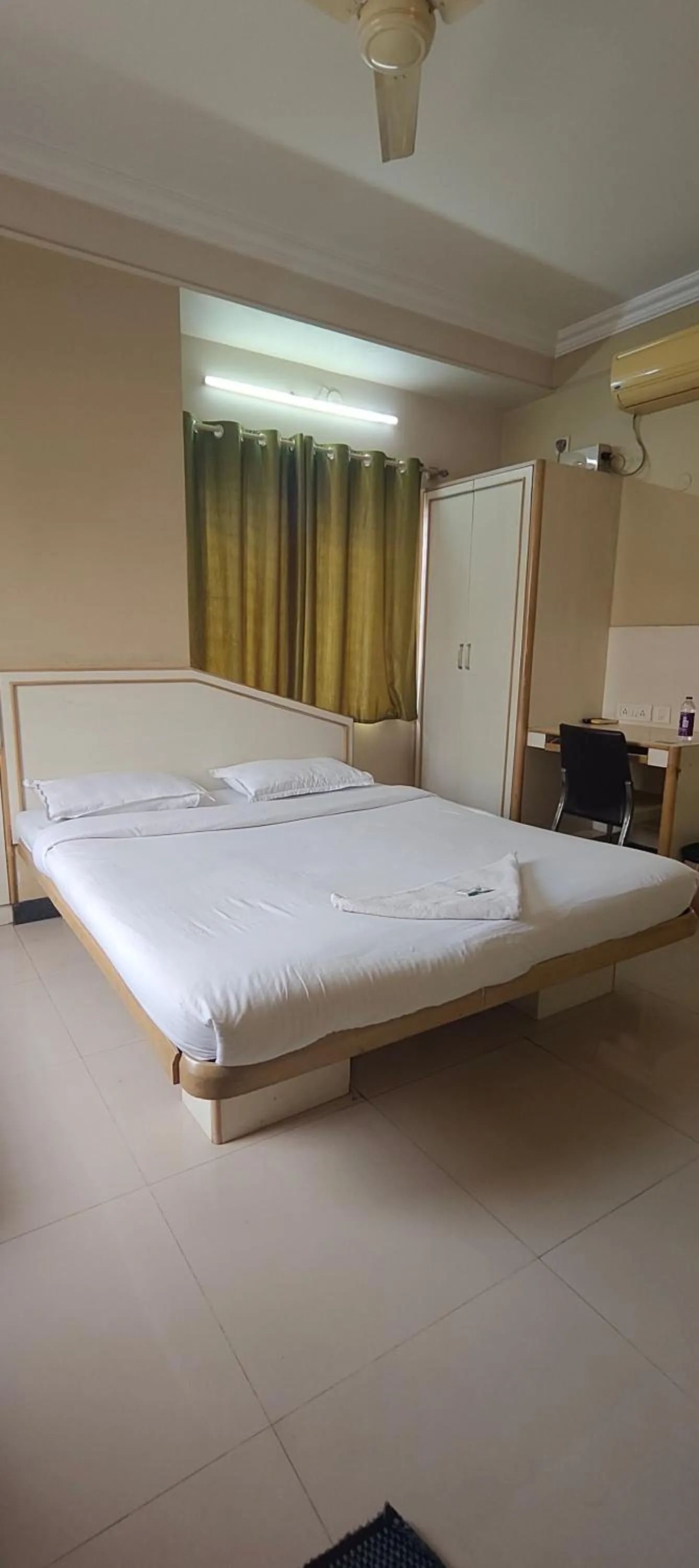 Bedroom, Bed in The Corporate Comforts