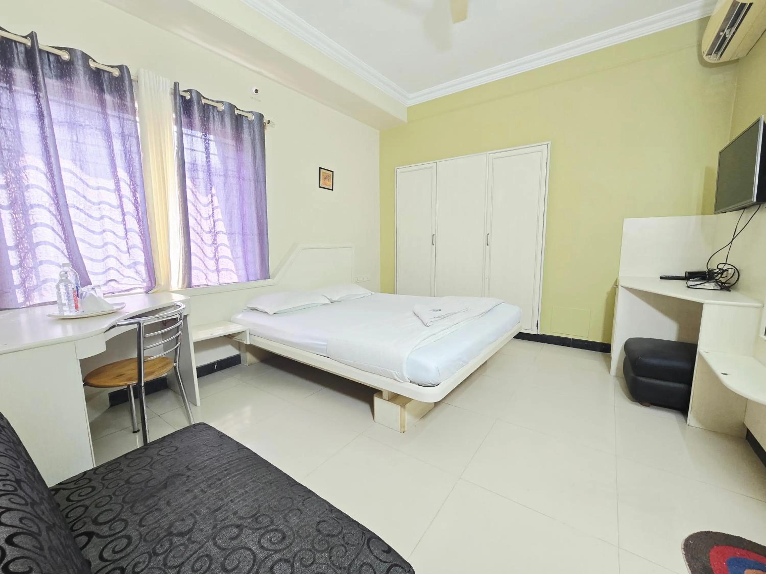 Bedroom, Bed in The Corporate Comforts