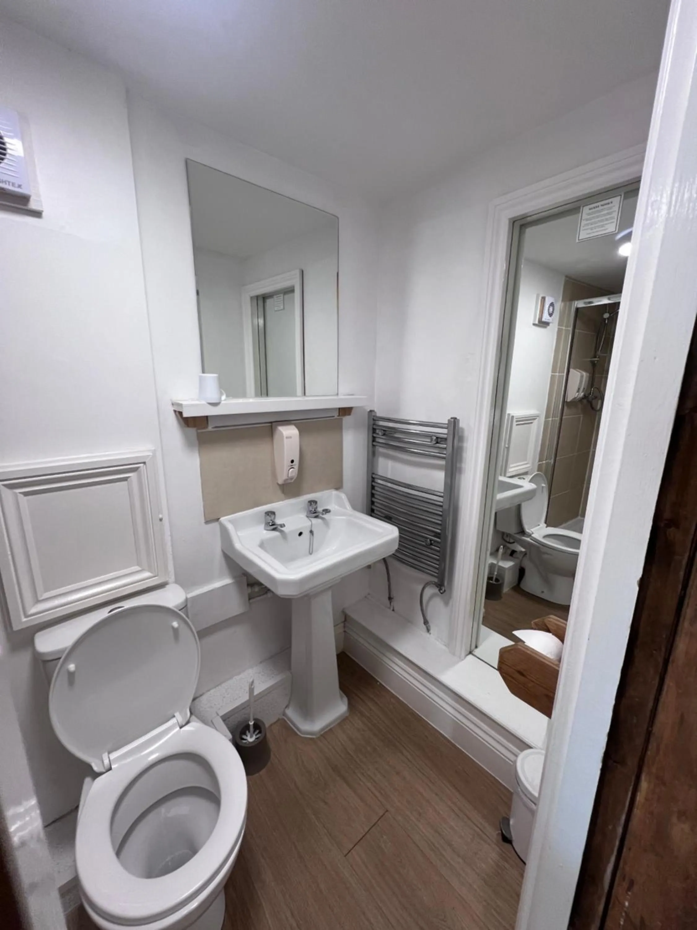 Toilet in Royal Britannia Hotel