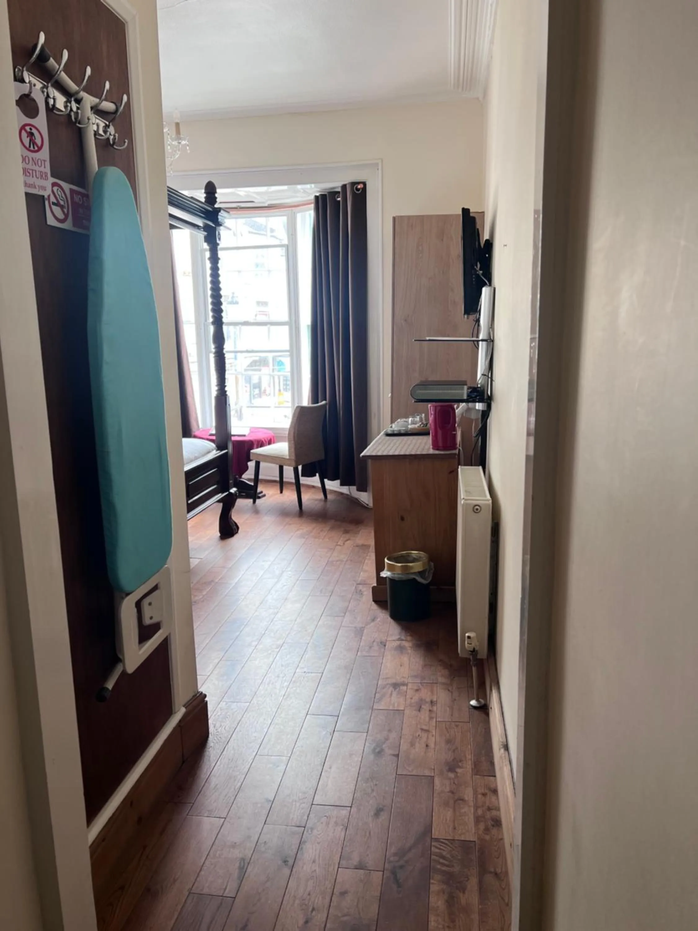 Bedroom, Bed in Royal Britannia Hotel