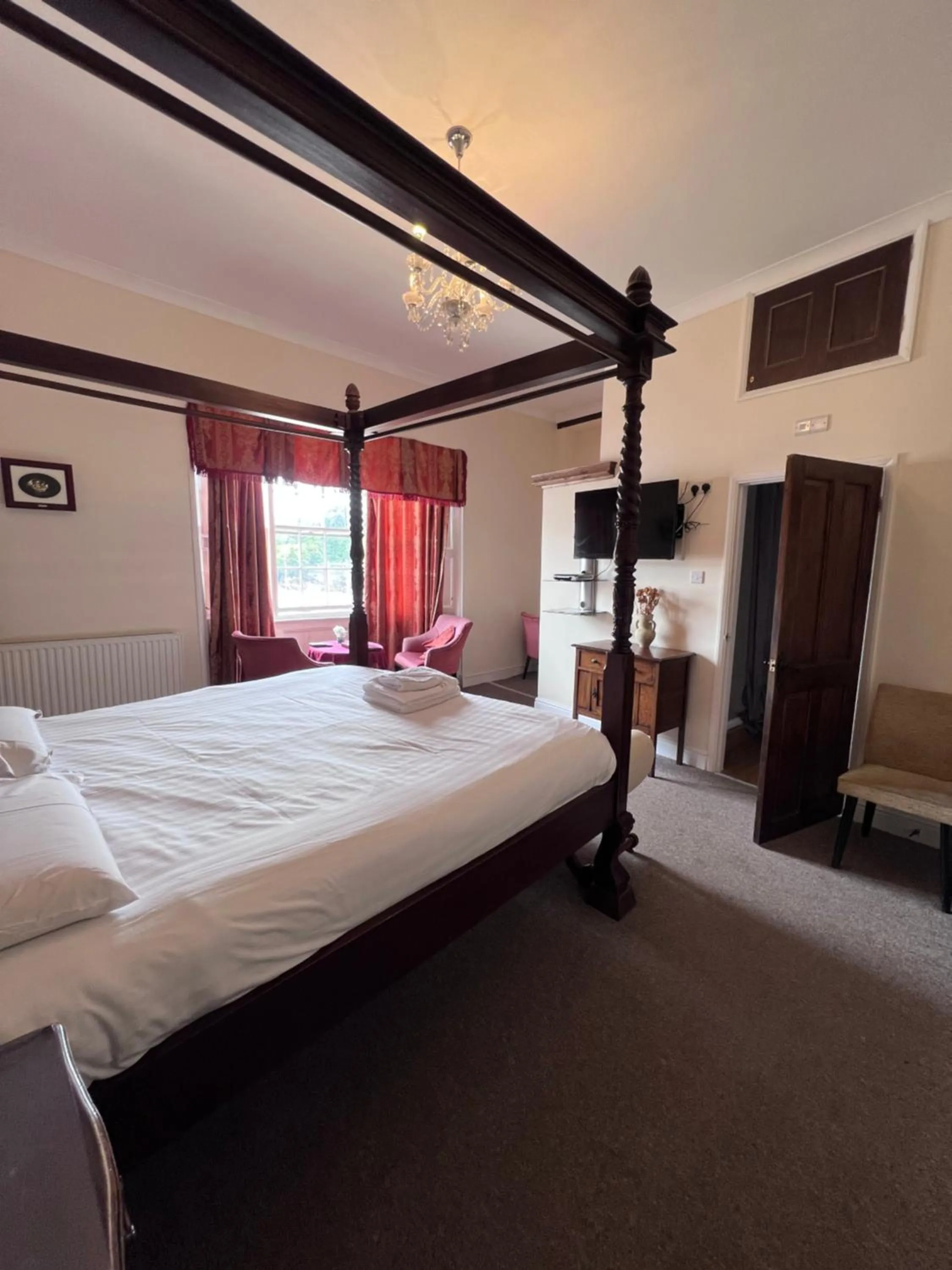 Bed in Royal Britannia Hotel